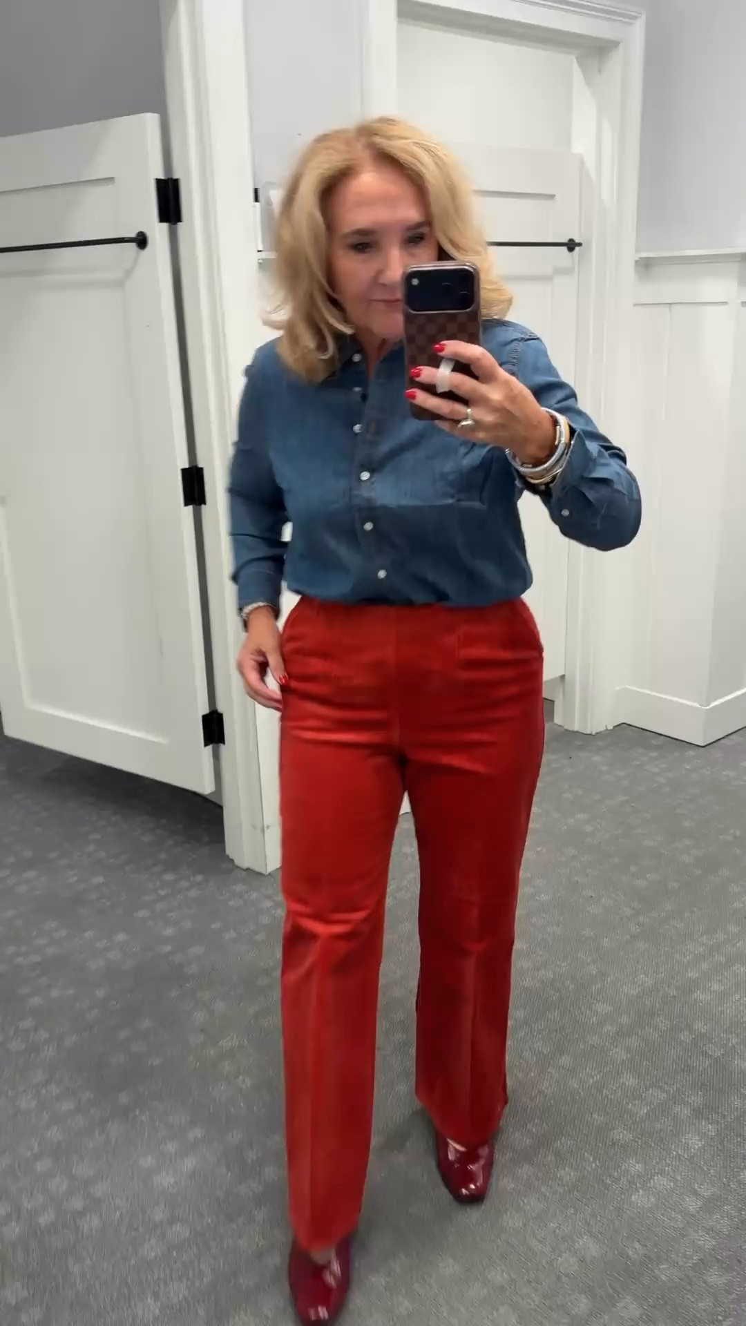 Denim with these rust corduroy pants just feels like fall without trying too hard. I’m wearing a medium in the shirt and my usual 8 petite in the pants.