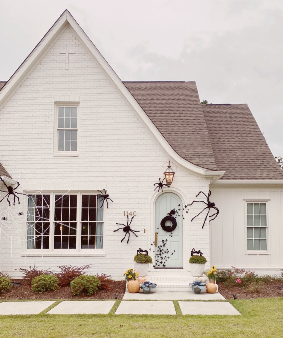 I’m getting to excited to 🕷 🎃 🦇 the house soon! Here are some of my faves for a creepy chic seasonal door.

#LTKSeasonal #LTKHalloween #LTKhome