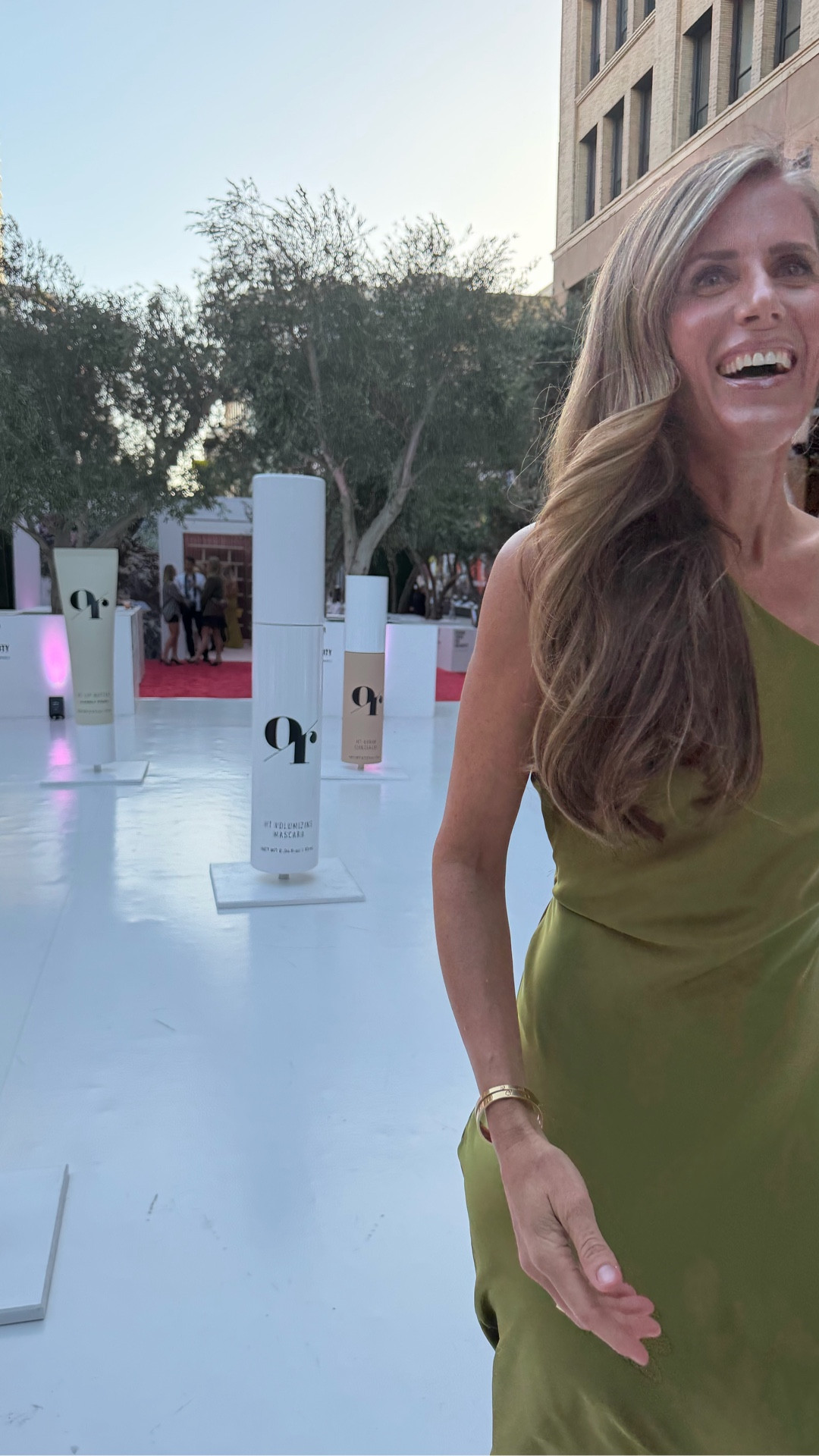 Asymmetric neckline, sleeveless dress with ruching at the shoulders. Back vent and knot detail. Side hidden in-seam zip closure.

https://www.zara.com/us/en/asymmetric-satin-midi-dress-p09178399.html?v1=484707649&v2=2420884

#LTKTall #LTKOver40