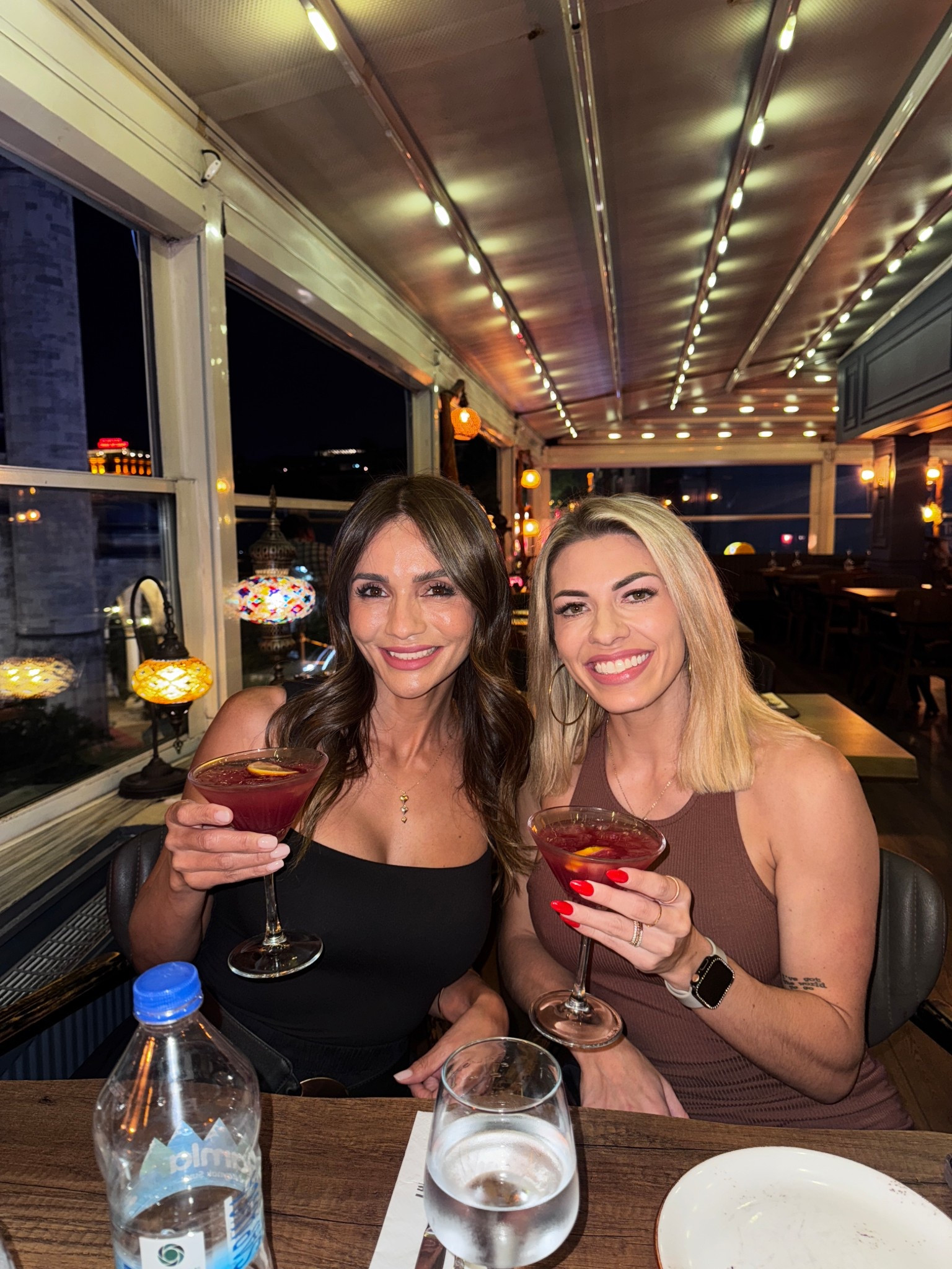 We love a good casual midi dress that you can dress up or down for various occasions! I couldn’t find this exact dress anymore on Windsor but I added some similar options from Amazon!

#amazon #vacationfit #nightout

#LTKParties #LTKTravel #LTKSeasonal