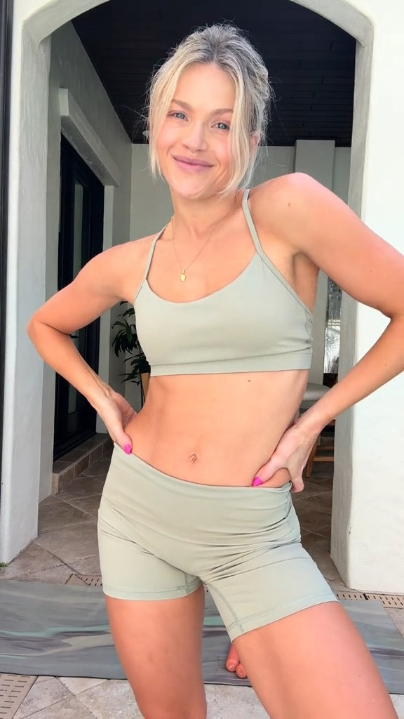 My 9 month post partum journey! 🤍💪🏼 I linked all of my workout outfits here. 

workout l fit l fitness l baby l post partum 