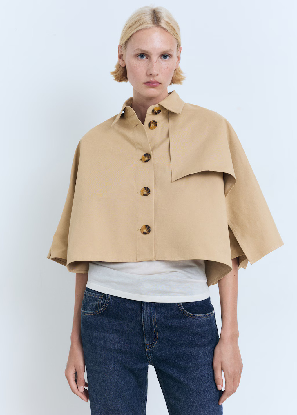 Cape-style cropped trench coat - Women | MANGO USA | Mango (US/MX/AU)
