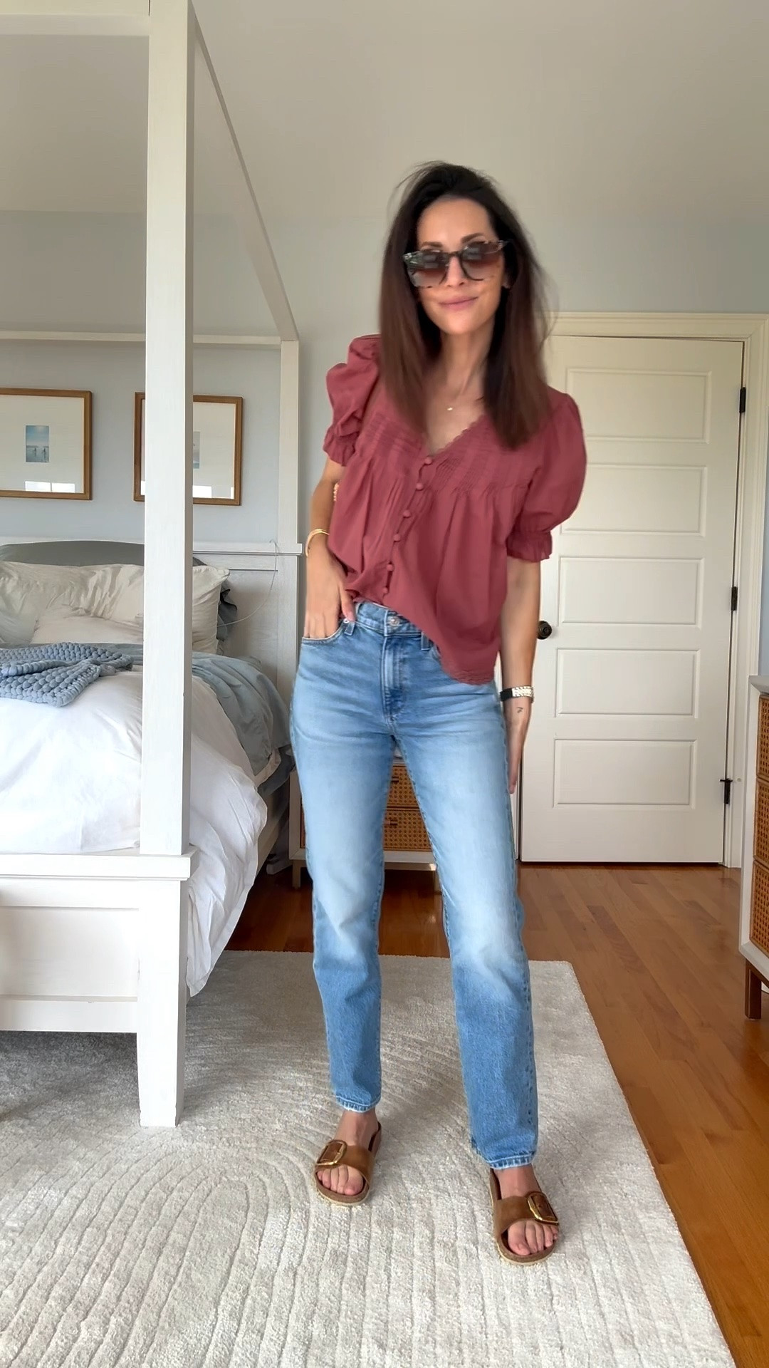 Sizing info- 25 reg in jeans. I’m 5’5 for reference. Xs in top and in the bra.