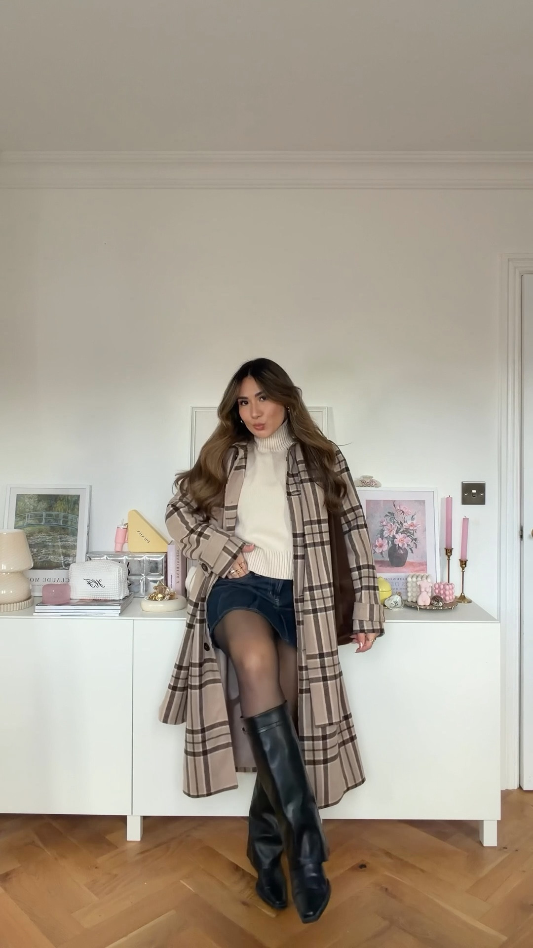 Styling my new check coat of dreaaaams from @newlook & it comes with a matching scarf which is so cute 🧸🐻🩵 Linked everything including my ~ thermal tights! 🔗 
.
.
#winteroutfit #winteroutfitideas #winterootd 

#LTKuk #LTKwinter #LTKfestive