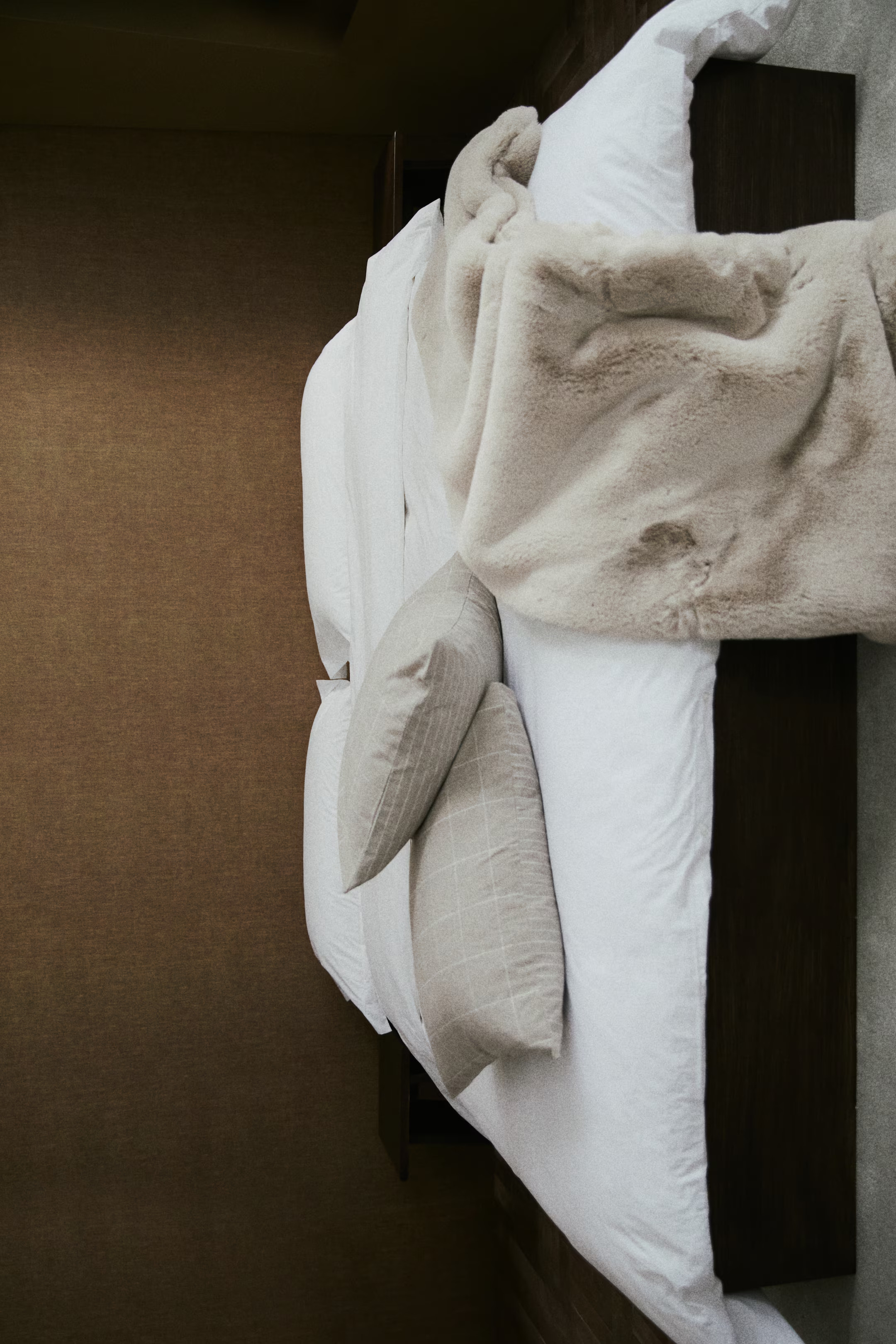 Fluffy blanket | H&M (UK, MY, IN, SG, PH, TW, HK)