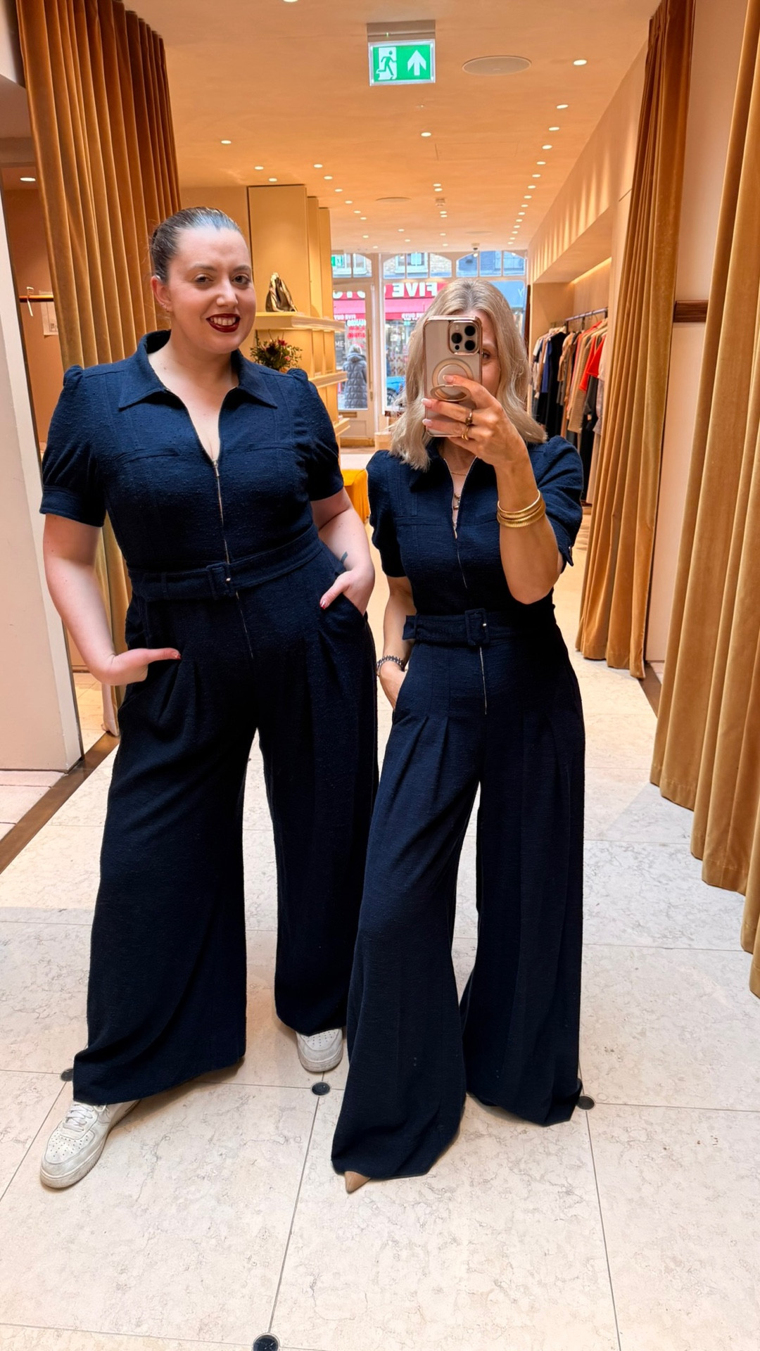 One jumpsuit.
Two completely different heights and body shapes.

And this is a perfect example of the outfit doing all of the work for you.

Yes, it’s an investment piece. But look at what it’s doing on both of our frames.

The cut of the fabric.
The way it skims rather than clings.
The attention to detail in the shoulder and waist.

That’s what makes it a showstopper - not the size on the label.

It’s all about balance.

 

 #LTKuk #LTKdatenight #LTKstyletip