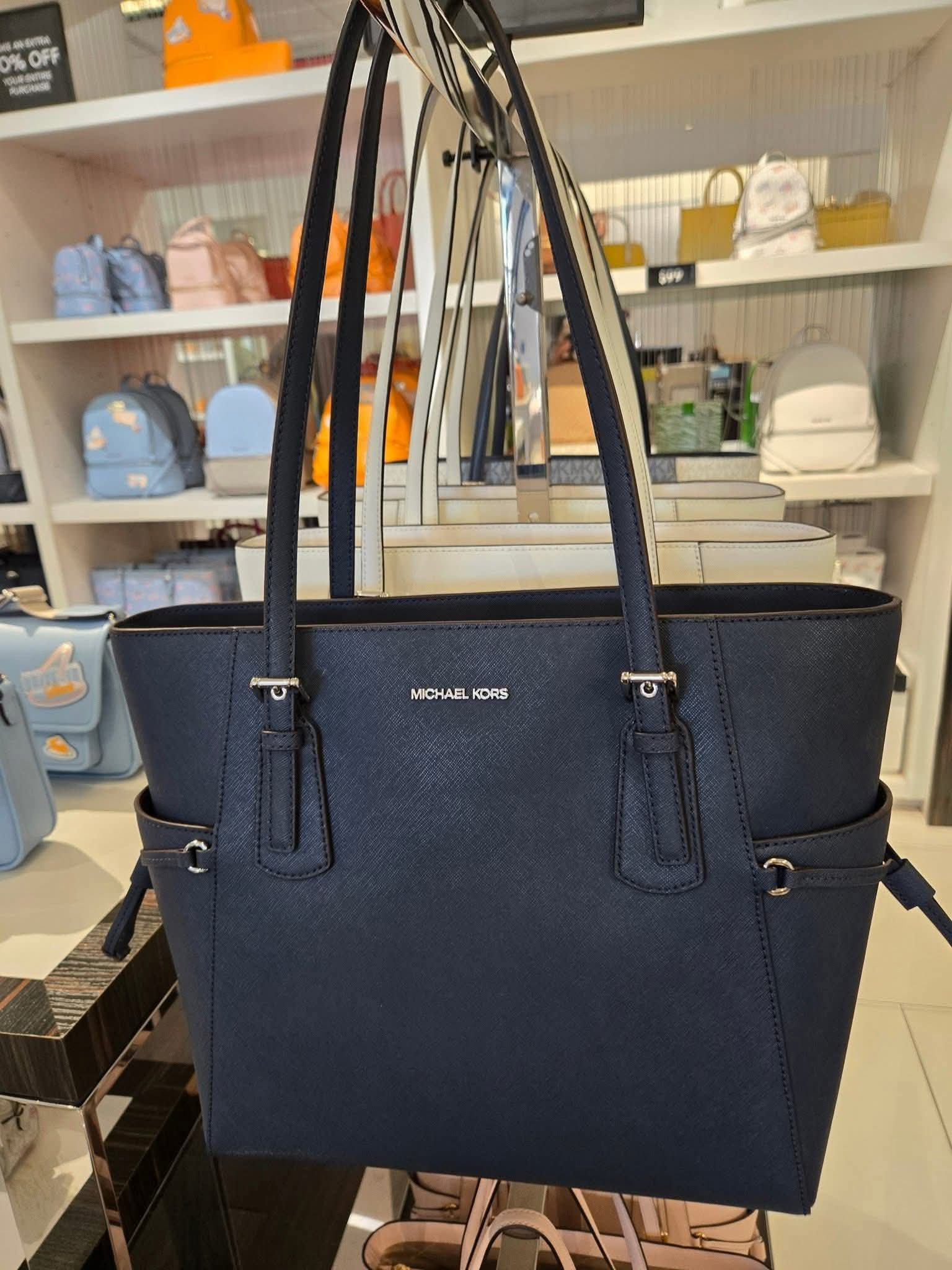 Classic, structured, and goes with everything 🖤
This navy tote is perfect for everyday errands, work, or travel — roomy, polished, and timeless. 

 #LTKbag