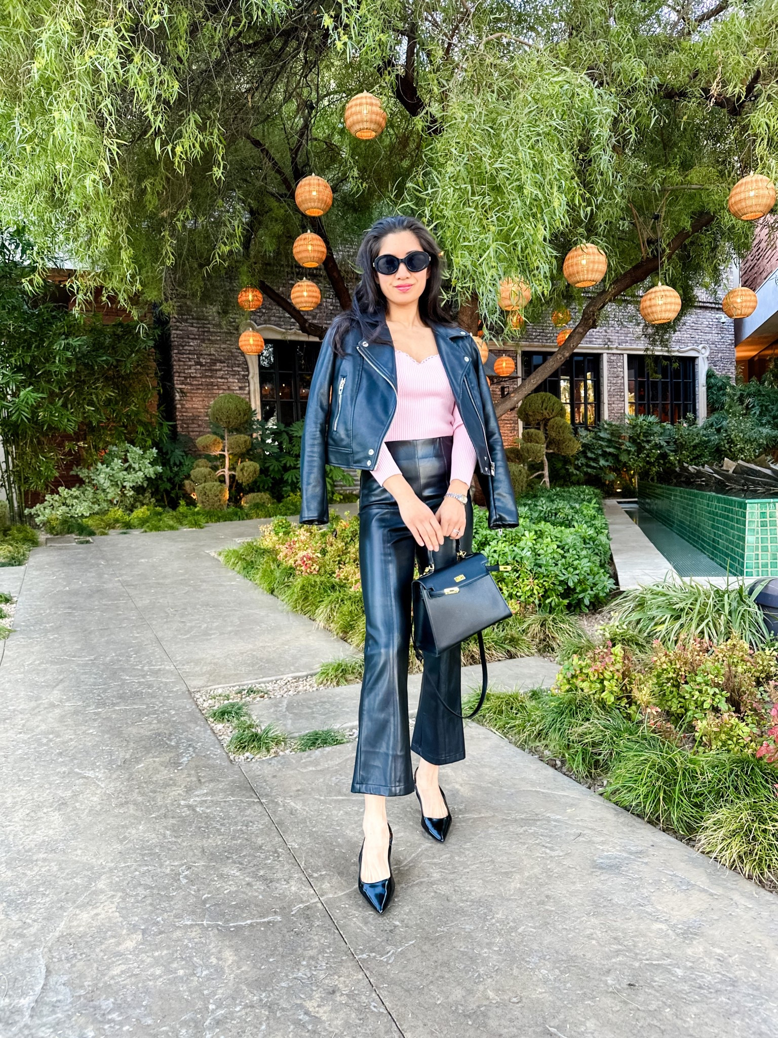 Black and a pop of pink 🩷 this would be perfect for a casual v day date 💗

#LTKValentine #LTKSeasonal