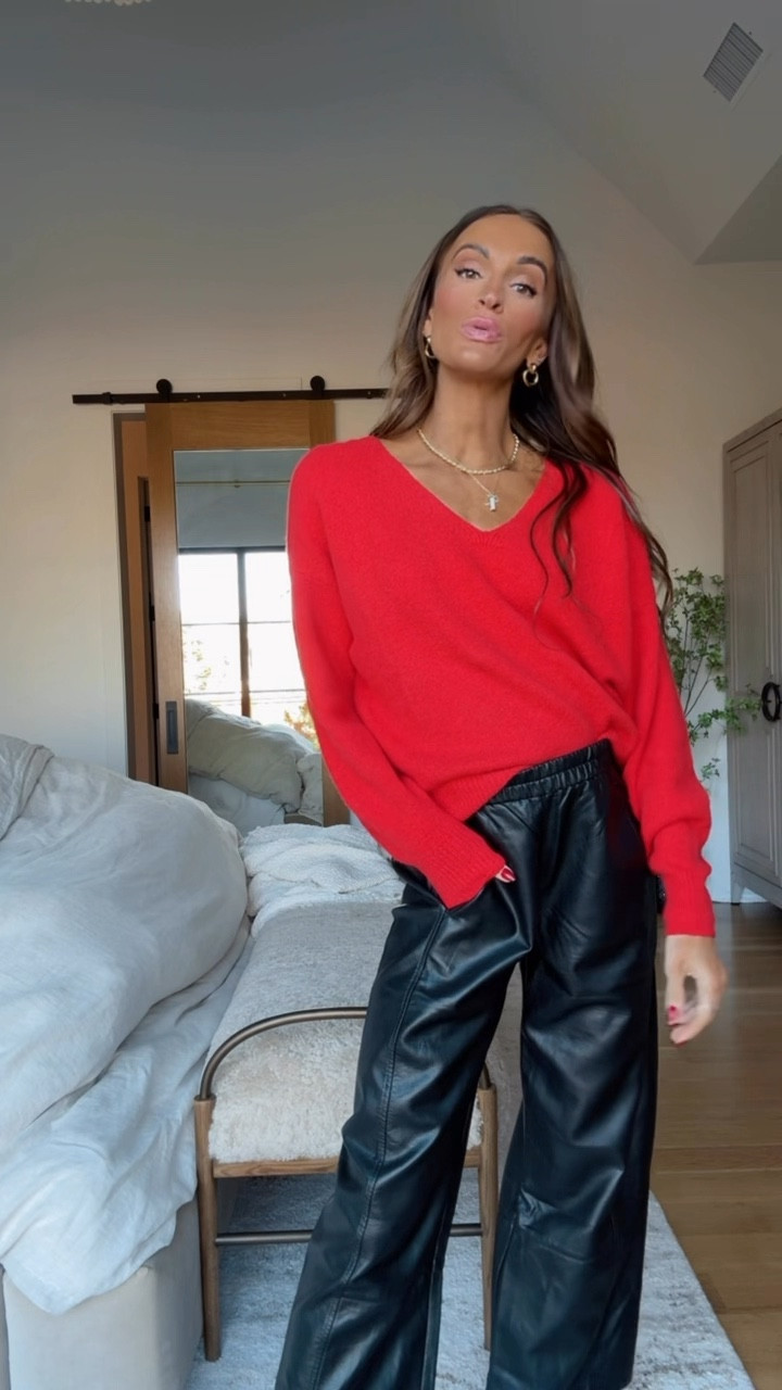 red sweater 40% off + perfect for christmas!🎄

#LTKSaleAlert #LTKHoliday