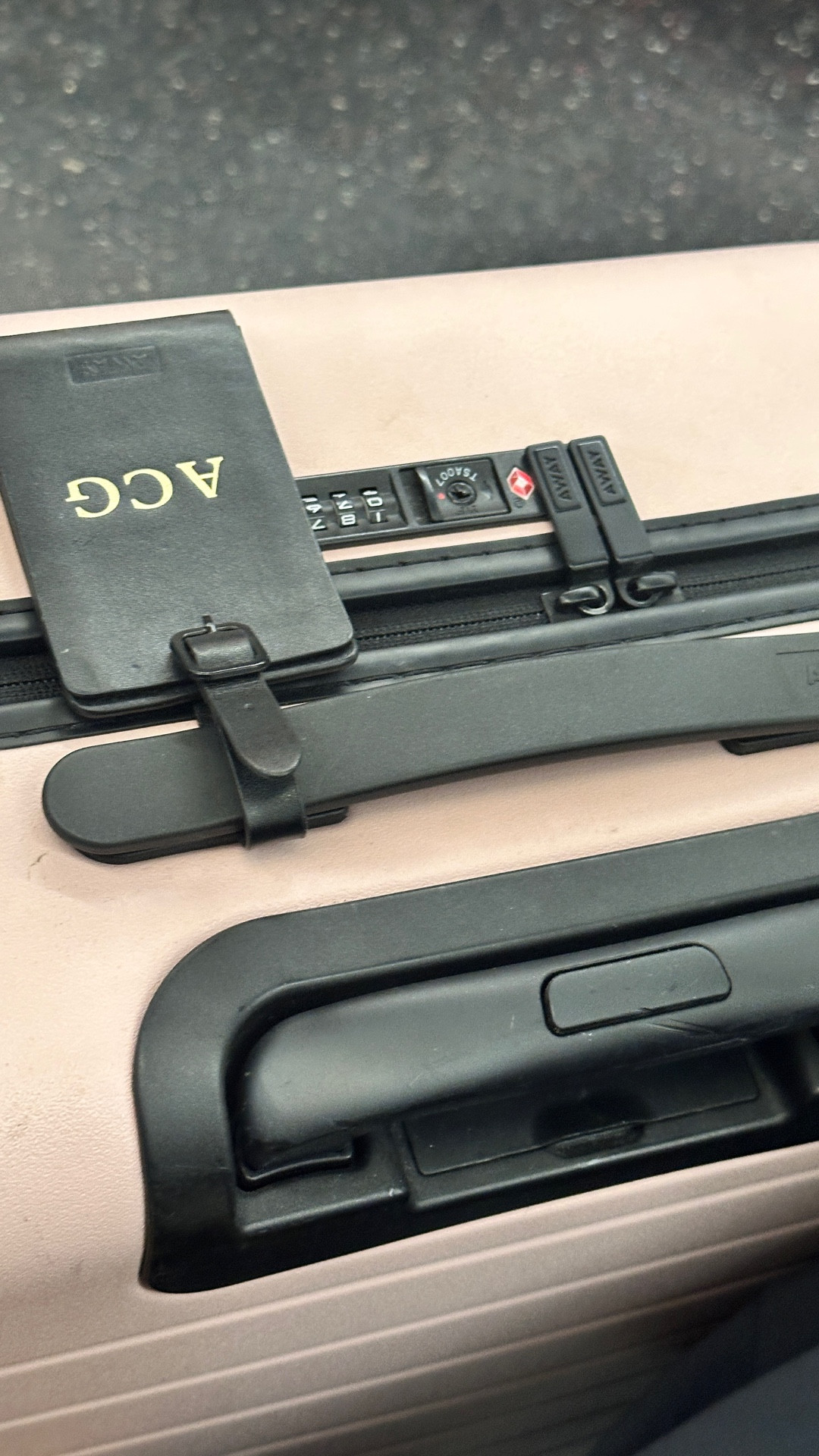 ✨ Testing the Away Bigger Carry On in the American Airlines carry on sizer
📏 Away Bigger Carry On dimensions: 22.7″ × 15.4″ × 9.6″
📐 American Airlines carry on limit: 22″ × 14″ × 9″
I tested it in the American Airlines sizer and the wheels were ever so slightly over. I have flown with this exact bag on American before, so it likely comes down to the aircraft and how strict the gate check is that day.
Still my ride or die travel bag. It fits a ton, holds up incredibly well. 

#LTKTravel #LTKdayinmylife