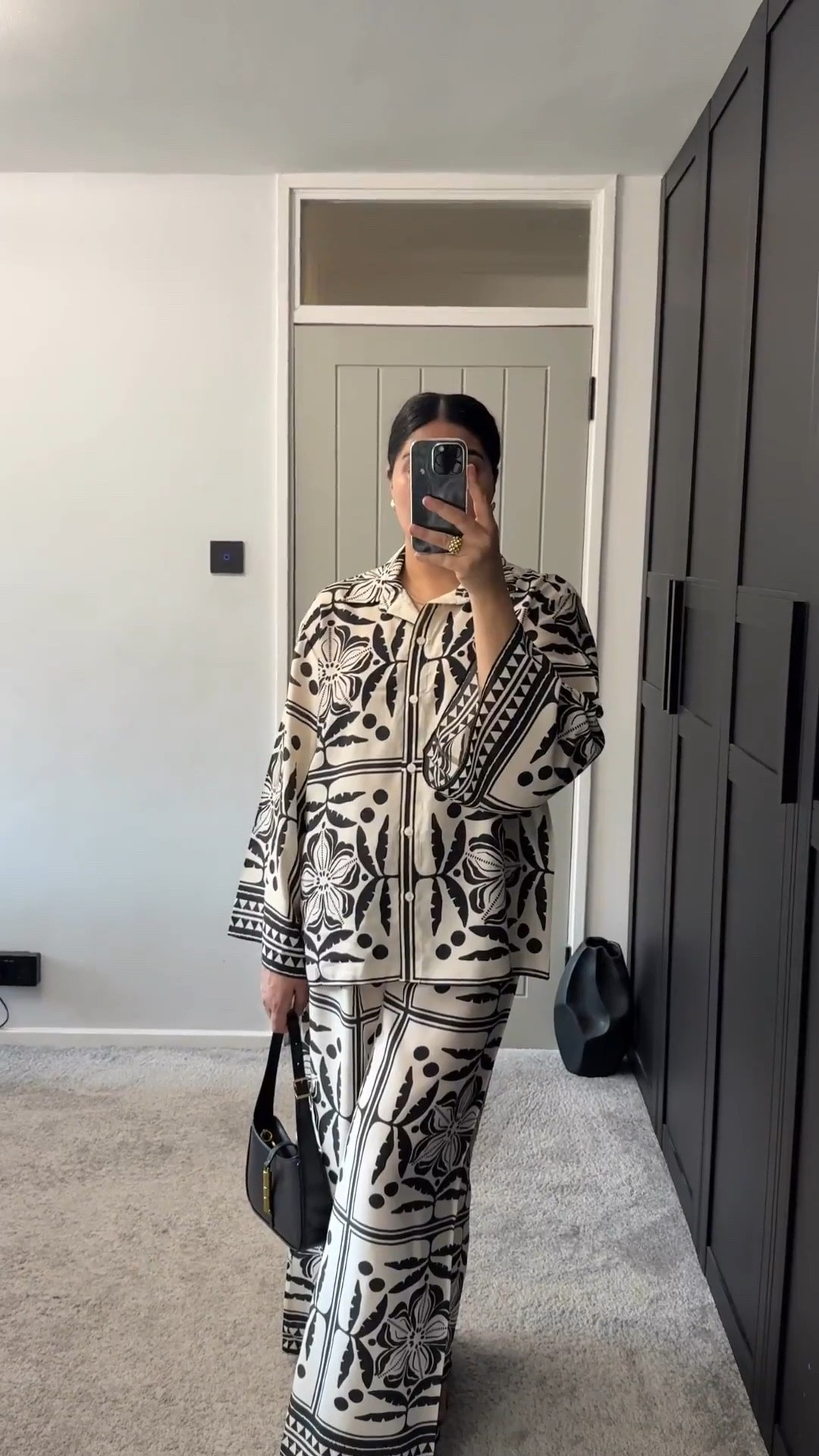 Absolutely obsessed with this co-ord set! And these slippers? Simply stunning! ✨
‼️ remember to use my discount code to get 15% off all handbags. 👇🏼

COMAMBW15-3EZXR2ARNL

#LTKspring #LTKAprilSpotlight #LTKmodest