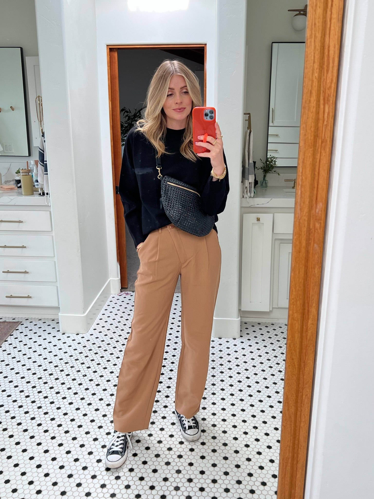 Black Clare V. Petite Moyen Messanger (same woven style) on sale!! 
20% off with code FALL20