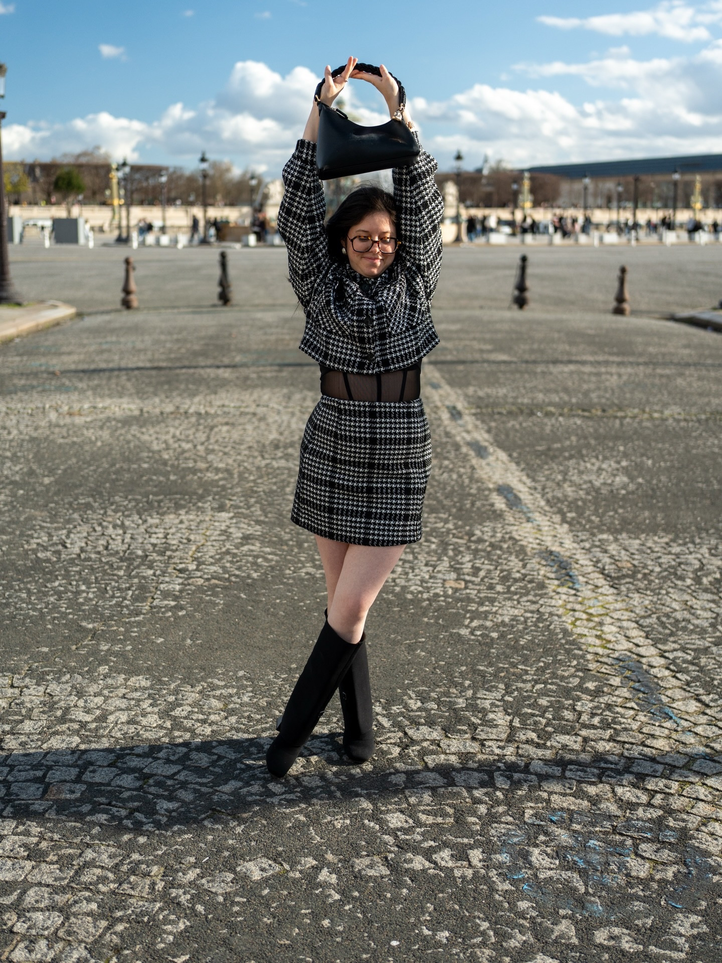 Je me suis amusée à fouiller dans mon dressing pour composer des looks inspirés de la Fashion Week. C’est toujours une période qui me pousse à expérimenter un peu plus, à tester des associations que je n’aurais peut-être pas faites spontanément et à sortir légèrement de ma zone de confort.
La Fashion Week me rappelle que la mode peut aussi être un terrain de jeu.

Et toi, est-ce que cette période t’inspire à oser davantage avec tes vêtements… ou pas vraiment ?

*certains produits de cette publication ont été reçu gratuitement

#LTKfrance #LTKspring #LTKstyletip