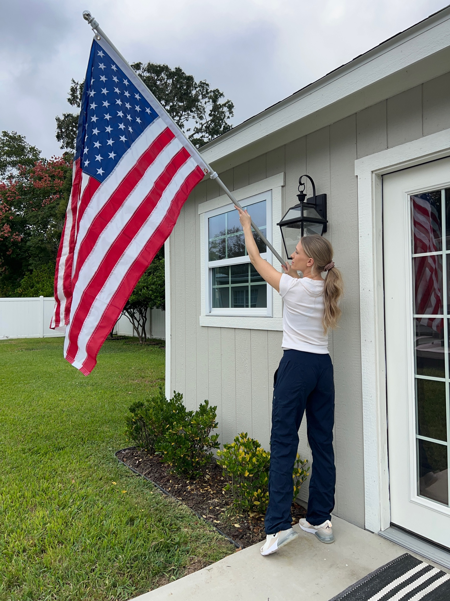  Veterans Day project! Link to the flag kit and solar spotlight 🇺🇸

#LTKHome #LTKSeasonal