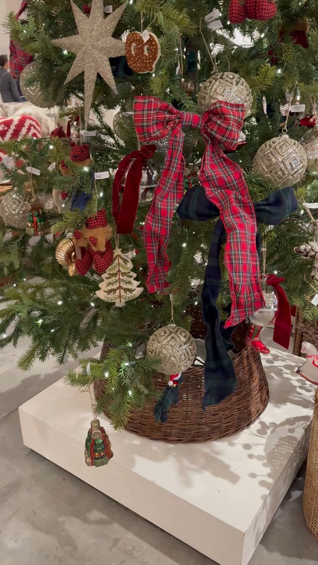 Christmas decor, holiday decor, Christmas ornaments 

#LTKFindsUnder100 #LTKHoliday #LTKHome