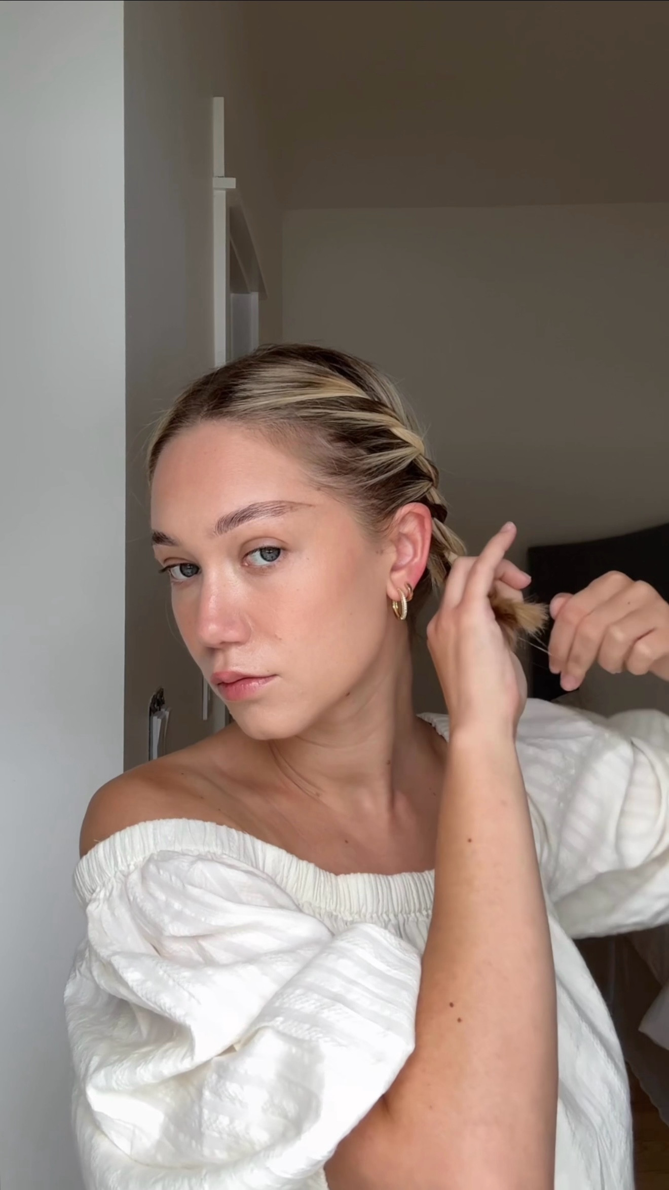 channeling all the mamma mia vibes for summer 🍋
#hairtutorial #shorthair #braids #easyhairstyles