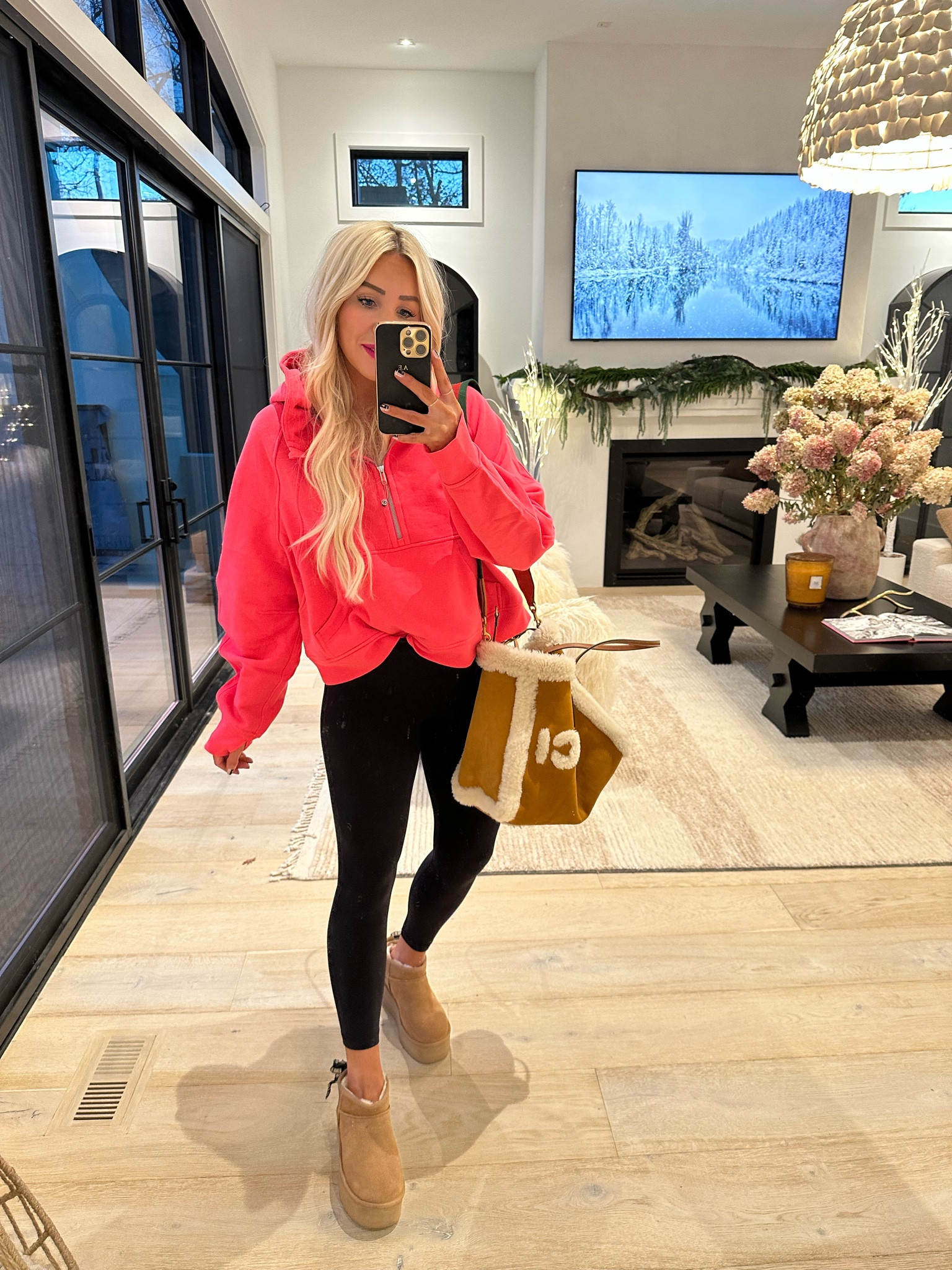 The lipstick color in my favorite pullover 💕💕💕 I’m in a m/l 