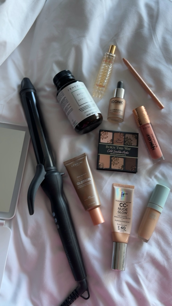 Las Vegas make up- neutral medium CC cream, 20N concealer, deep buff blush. 1.25” curling iron barrel. Travel mirror from Amazon. Use code YAYSAVE on Sephora products for up to 30% off! 

#LTKbeauty #LTKsalealert