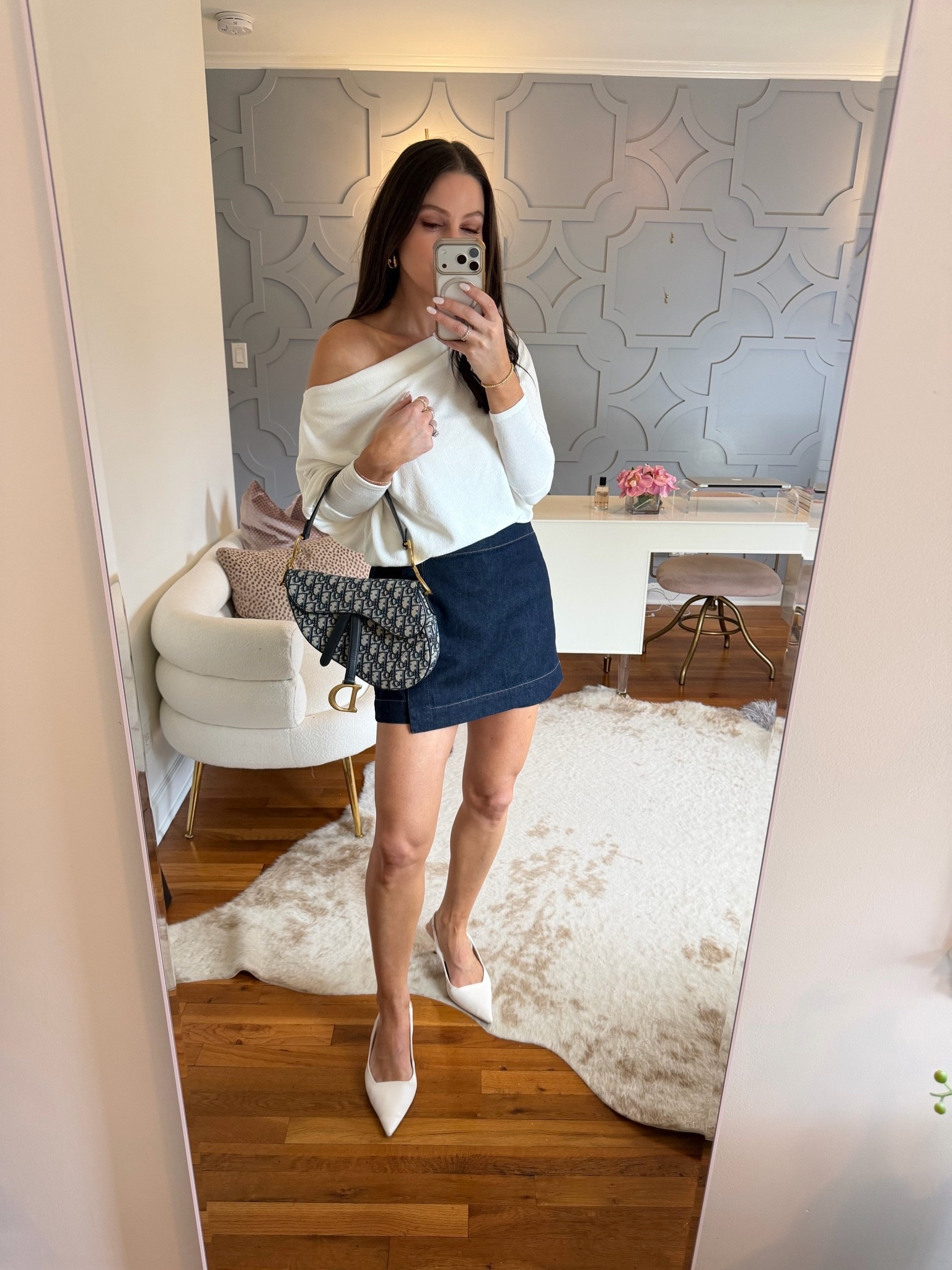 OUTFIT IDEA Girls Night/Date Night

Top: size down one
Skort: true to size 
Bag: use my code JULIEKRAUS to borrow and get your first month free!!!