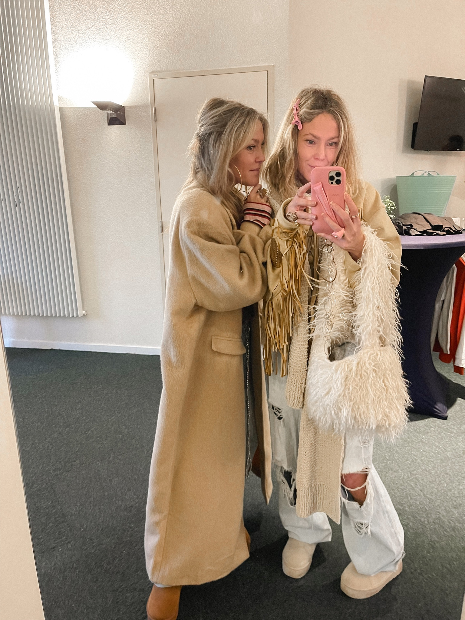 Looks of the day, destroyed jeans and beige oversized coats 💕

#LTKStyleTip #LTKSeasonal #LTKU