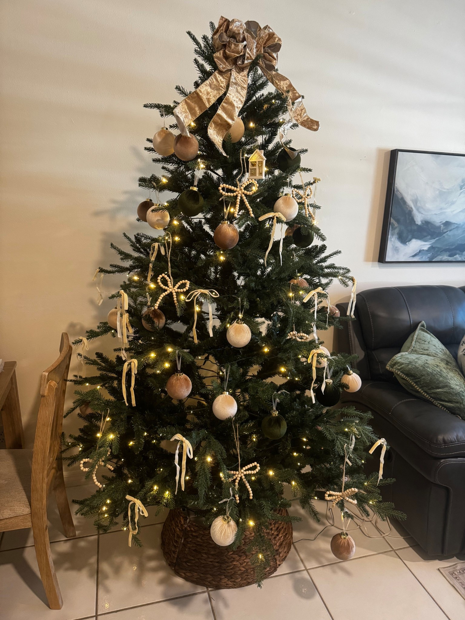 Christmas decor 

#LTKHome #LTKSeasonal #LTKHoliday