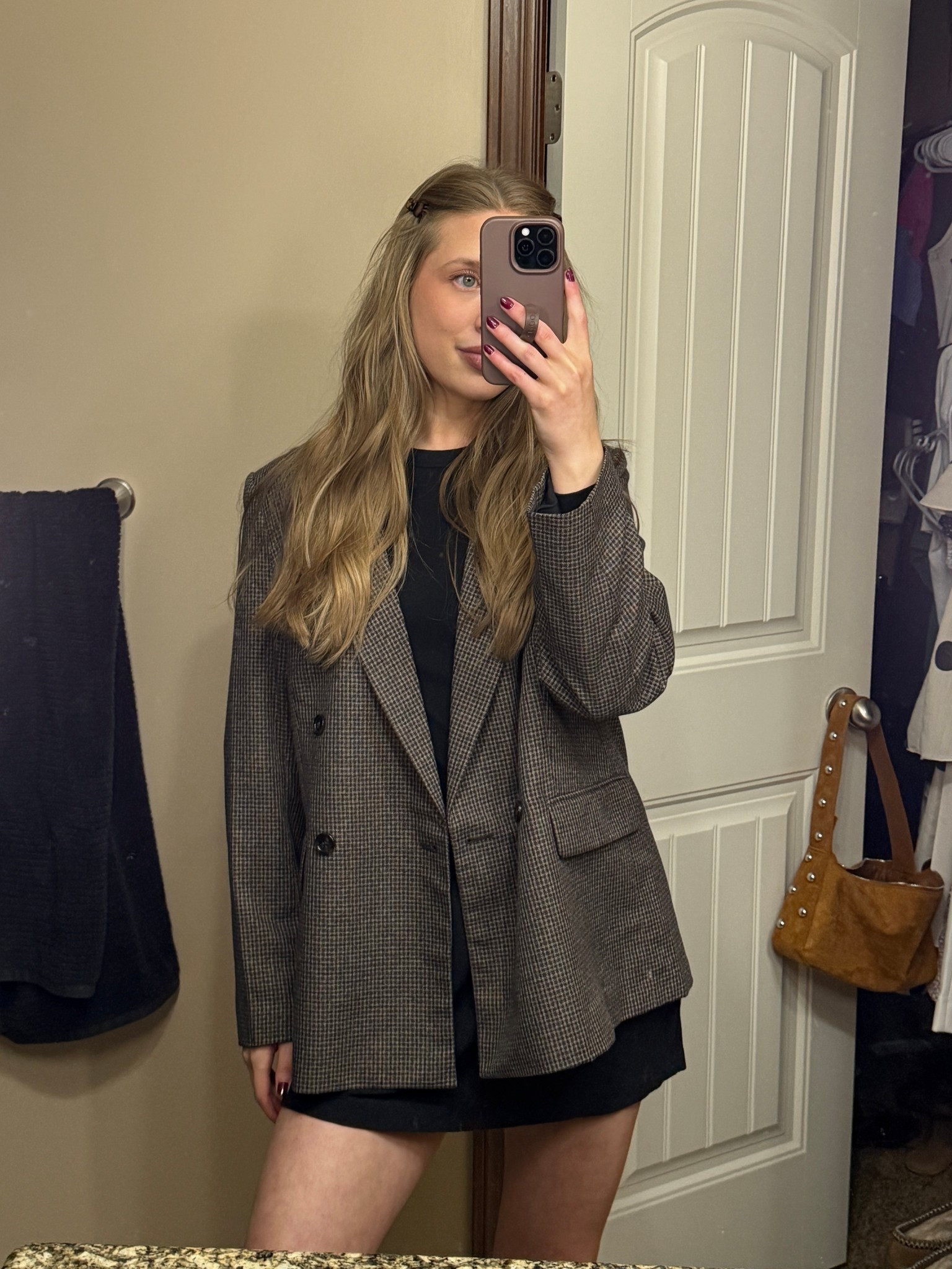 My blazer & black long sleeve are both 25% off till 9pm tonight!
Size M in blazer
Size S in top
Size S in Amazon skort
Amazon small hair clips