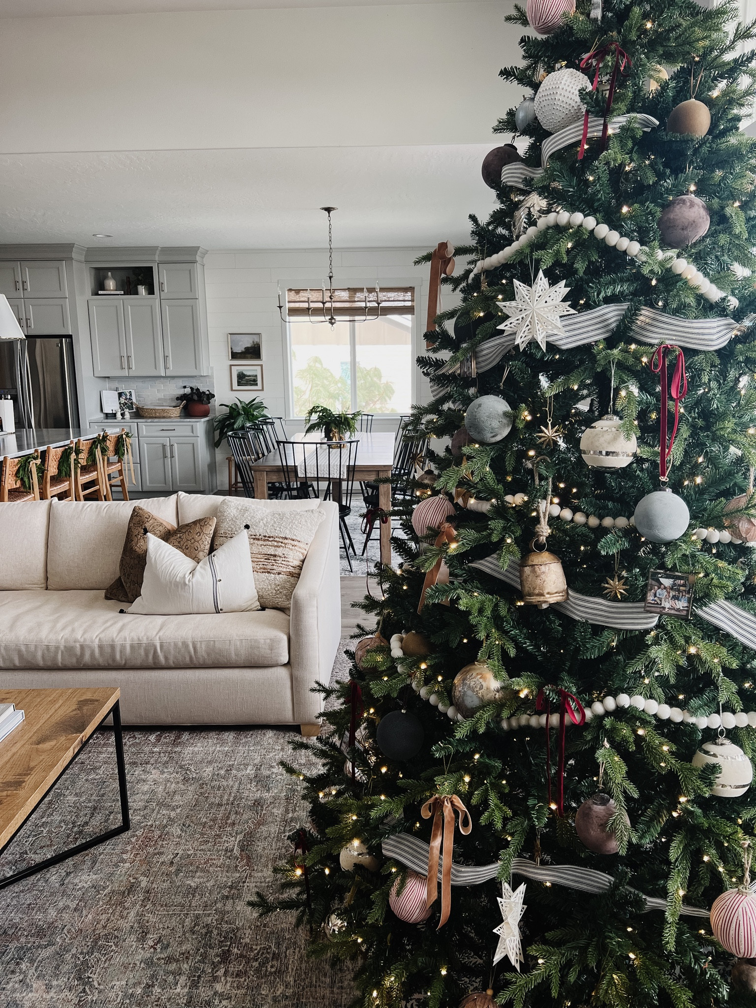 Christmas tree is up! Let the fun begin!

Christmas tree, ornaments, vintage vibe, transitional design, tree topper 

#LTKSeasonal #LTKhome #LTKHoliday