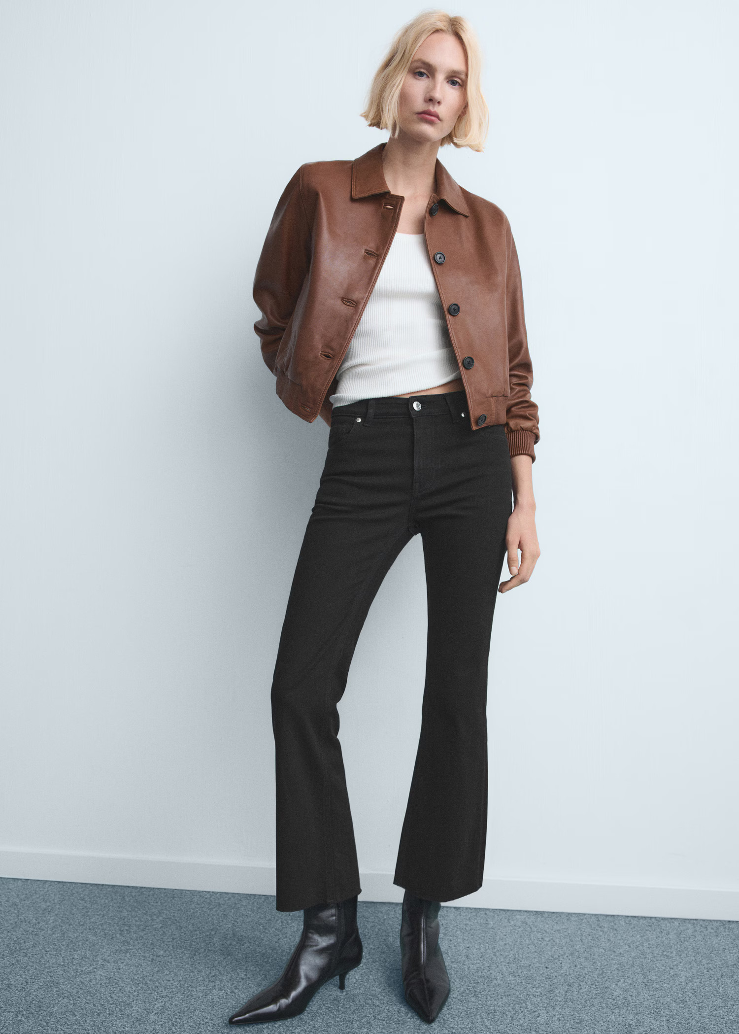 Sienna flared cropped jeans | MANGO (UK)