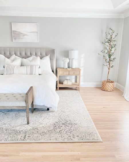 Primary bedroom
Neutral bedding
Large area rug