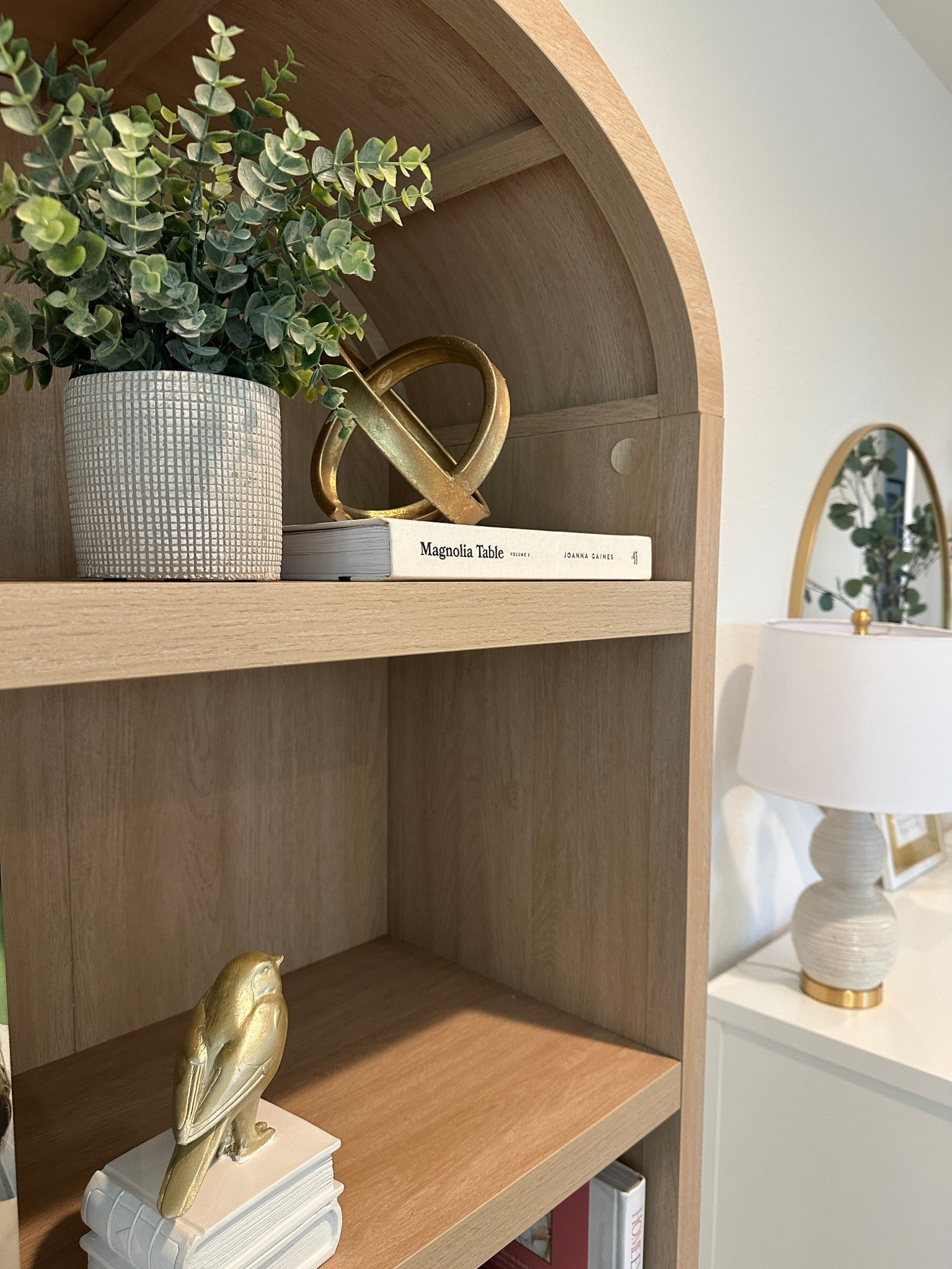 Warm transitional organic bookshelf 

Magnolia table
Lamp 
Books