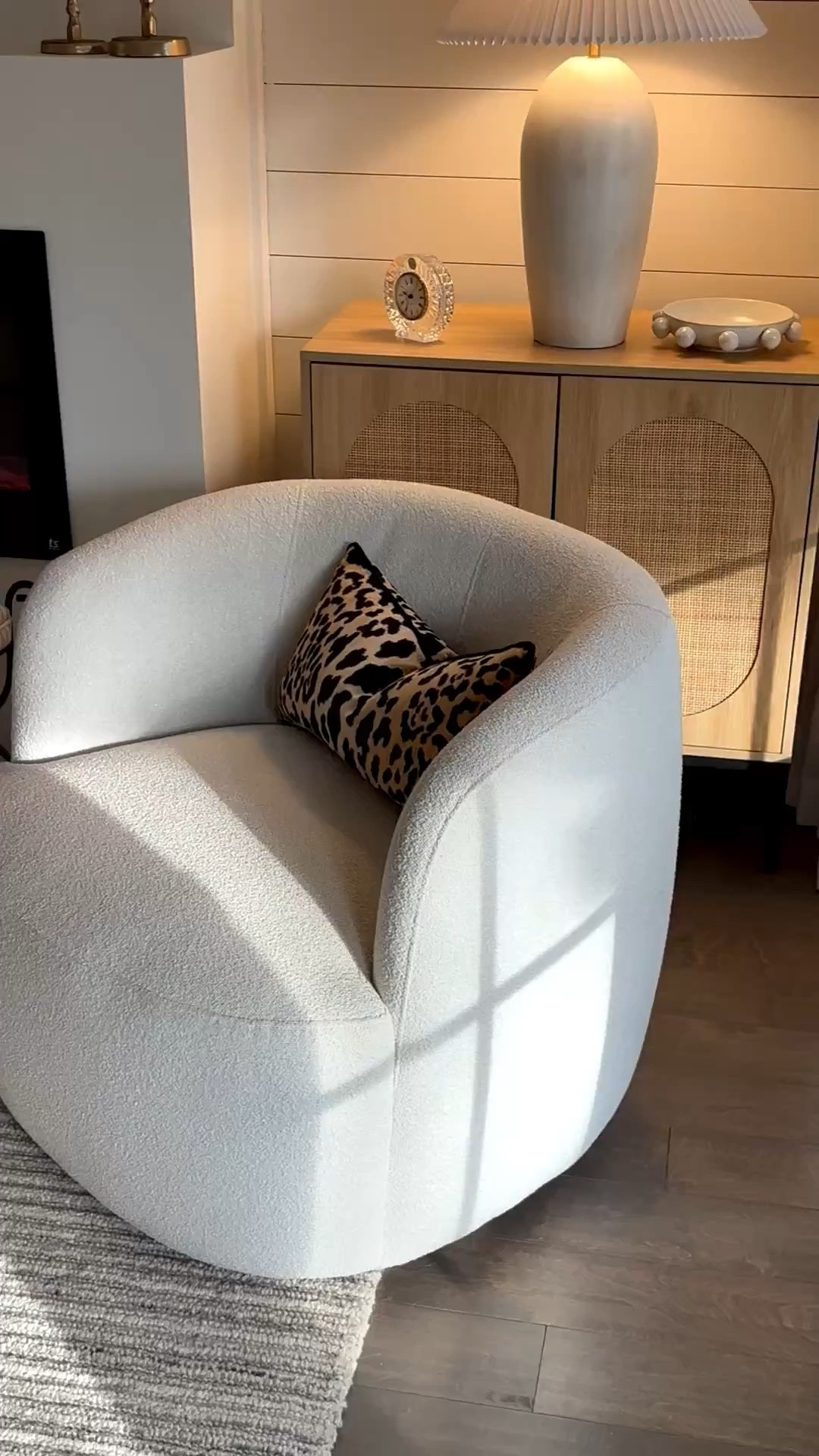 Love my living room chairs 🤍



Home decor, furniture, interior design, styling, spring, sidneymarieduke 

#LTKHome