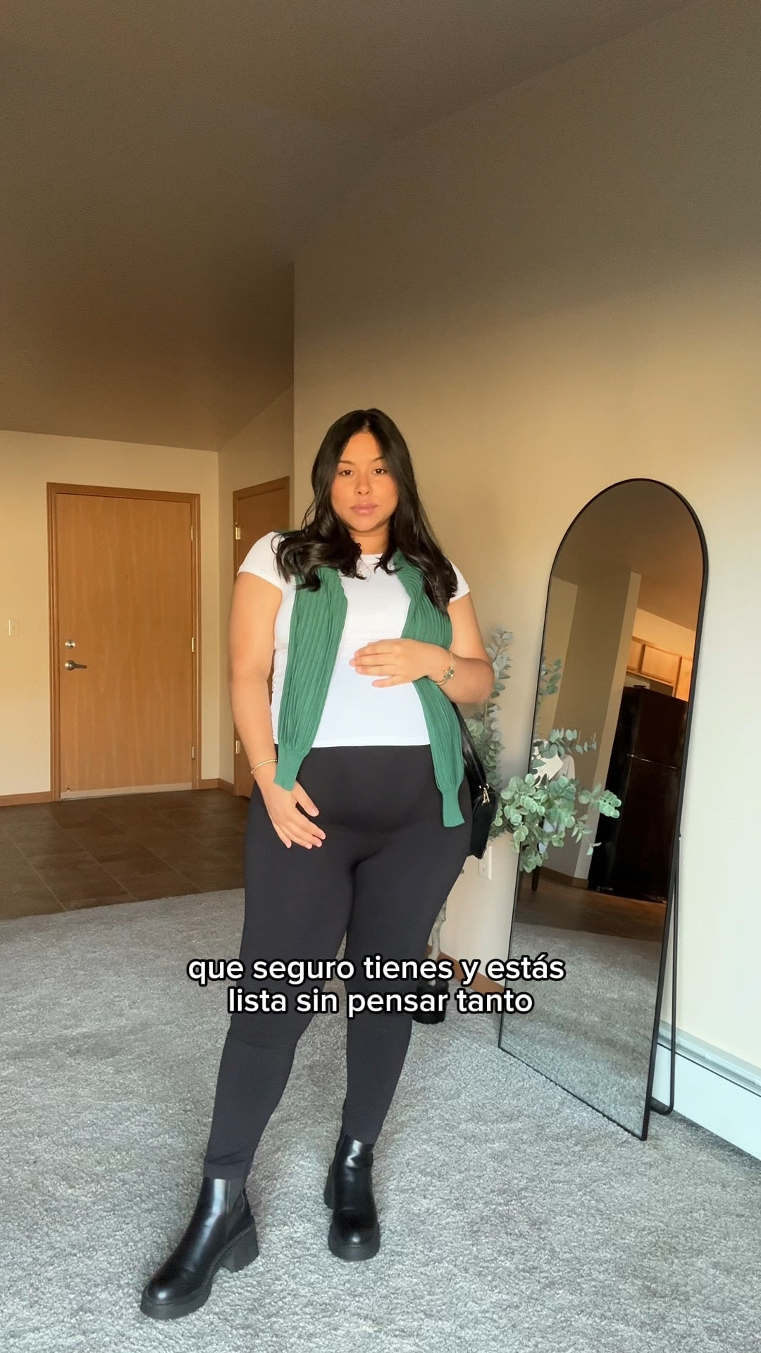 Usar leggins de maternidad no tiene que ser aburrido🤌🏼 tip adicional: antes de vestirte arréglate el cabello y maquíllate, tendrás mejor aceptación en el espejo y todo será más fácil!🎯



#pregnancyfashion #ootd #maternityootd #maternityoutfit #outfitinspiration #outfitshein