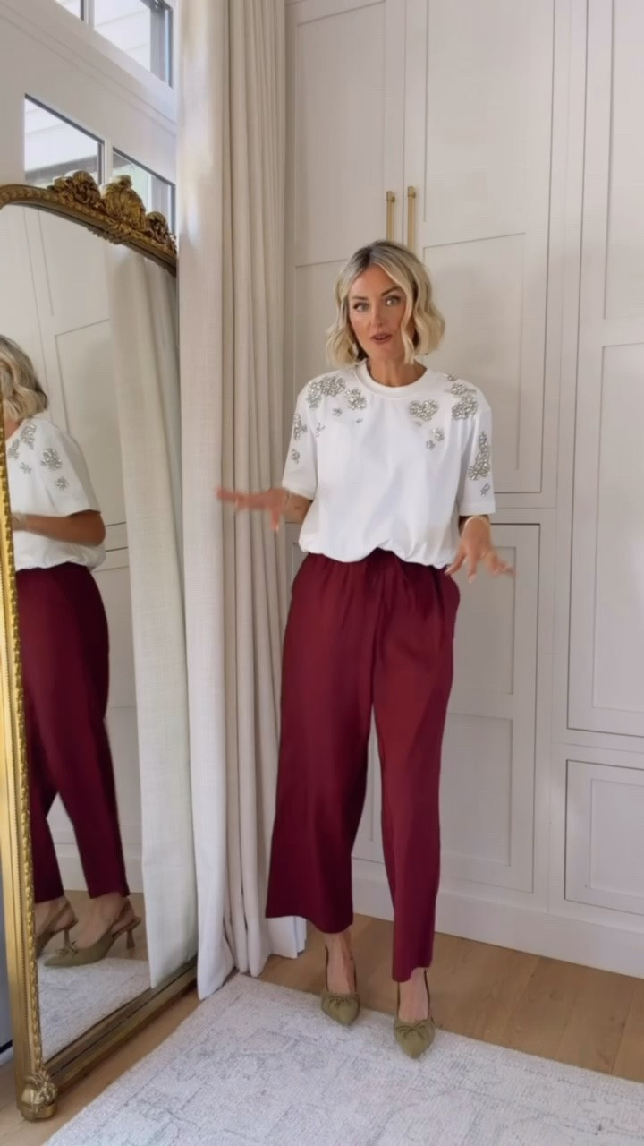 This look would be perfect for a holiday party! Can’t believe it’s getting close to time to have to think about that! Wearing XS!

Loverly Grey, Christmas party outfit, holiday party, burgundy pants, green heels, embellished top

#LTKSeasonal