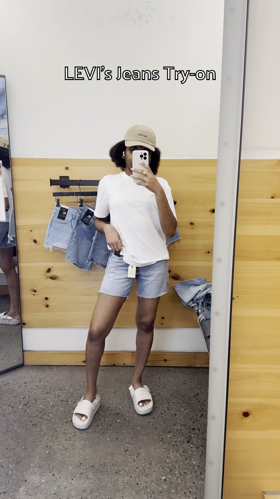 Levi’s Jeans and shorts try-on haul. You know you need a good pair of jeans this summer.



#LTKSaleAlert #LTKFindsUnder100 #LTKSummerEdit