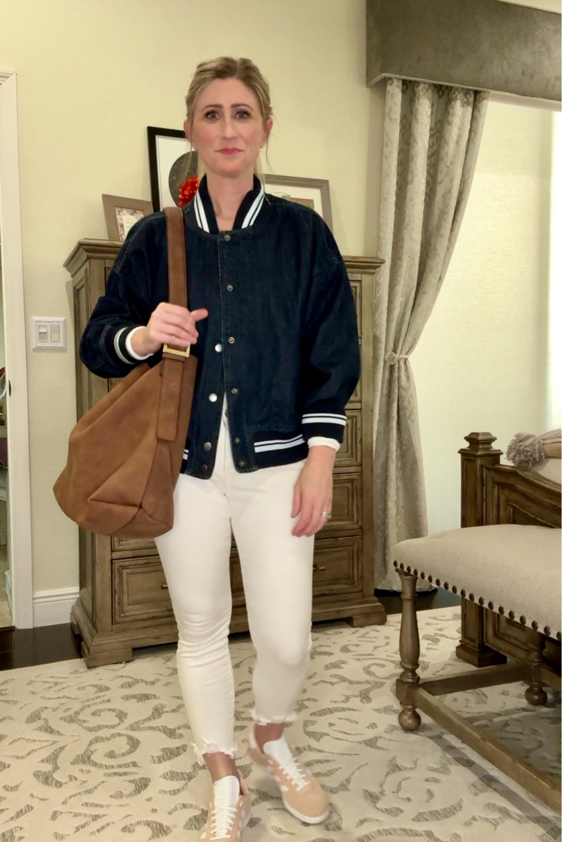 Brown suede bags are a Fall staple this year! Grab this one for only $30!

#LTKItBag #LTKSeasonal #LTKFindsUnder50