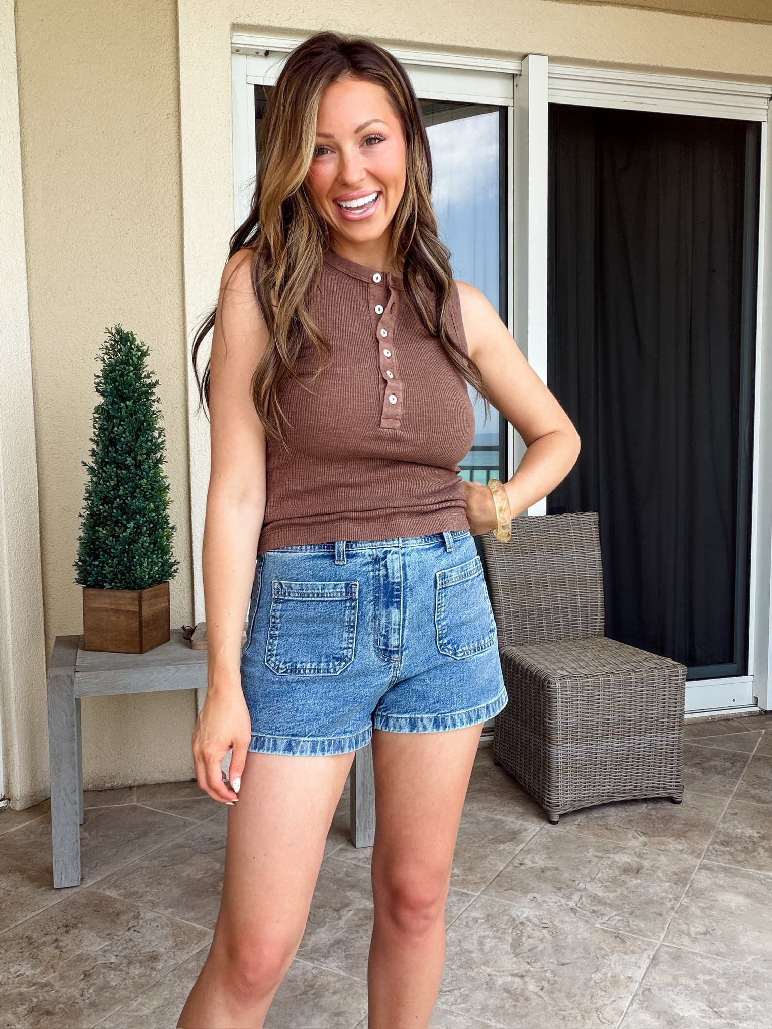 How cute is this ribbed henley tank?! 

 #LTKootd