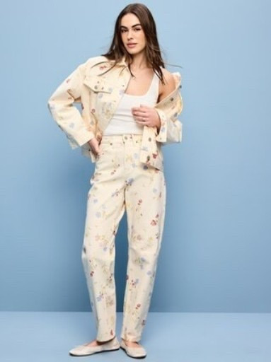 Floral barrel jeans 💐

#LTKSaleAlert #LTKootd #LTKSeasonal