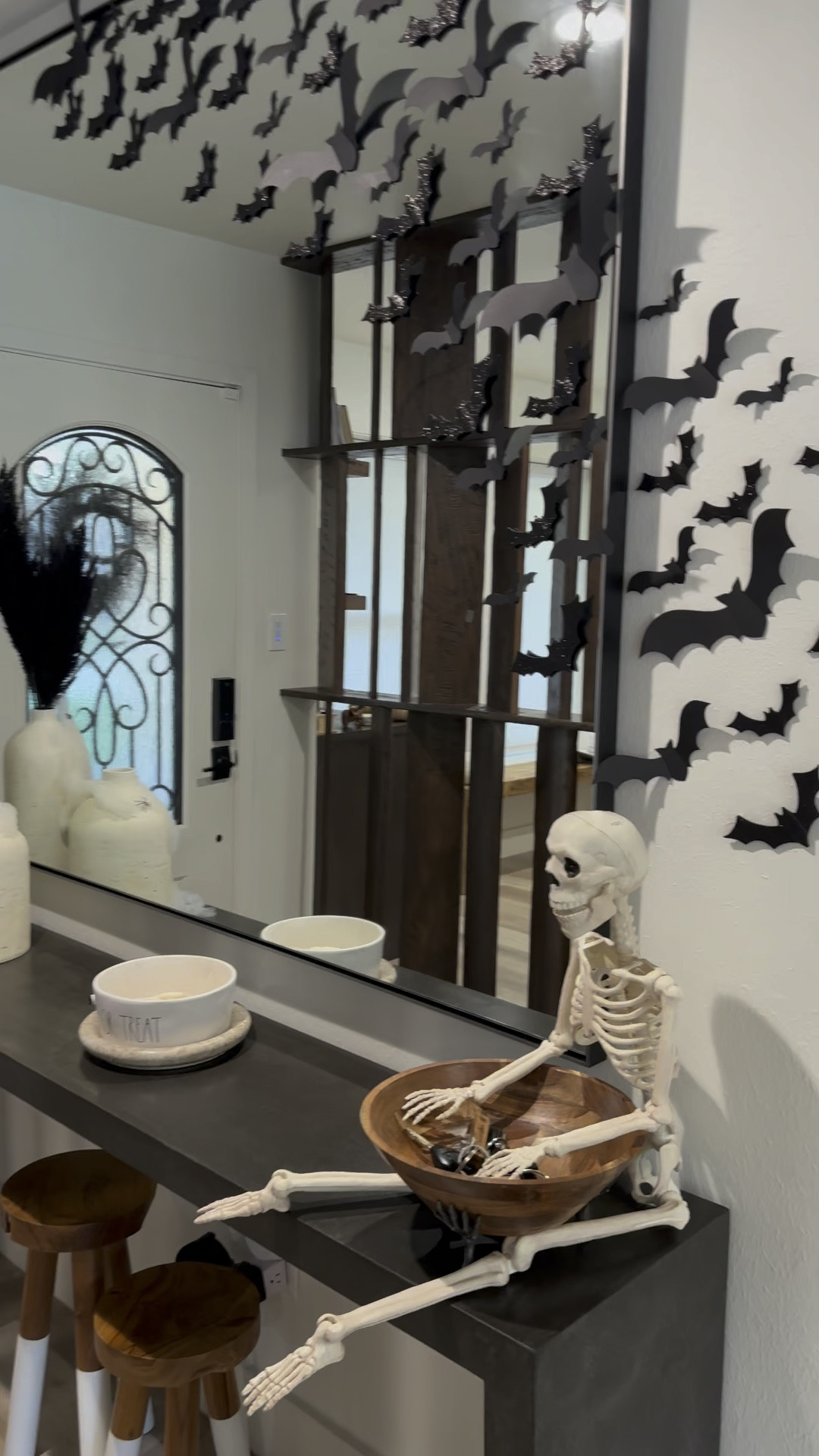 Entryways Decor 👻💀🎃 

#LTKVideo #LTKSeasonal #LTKHalloween