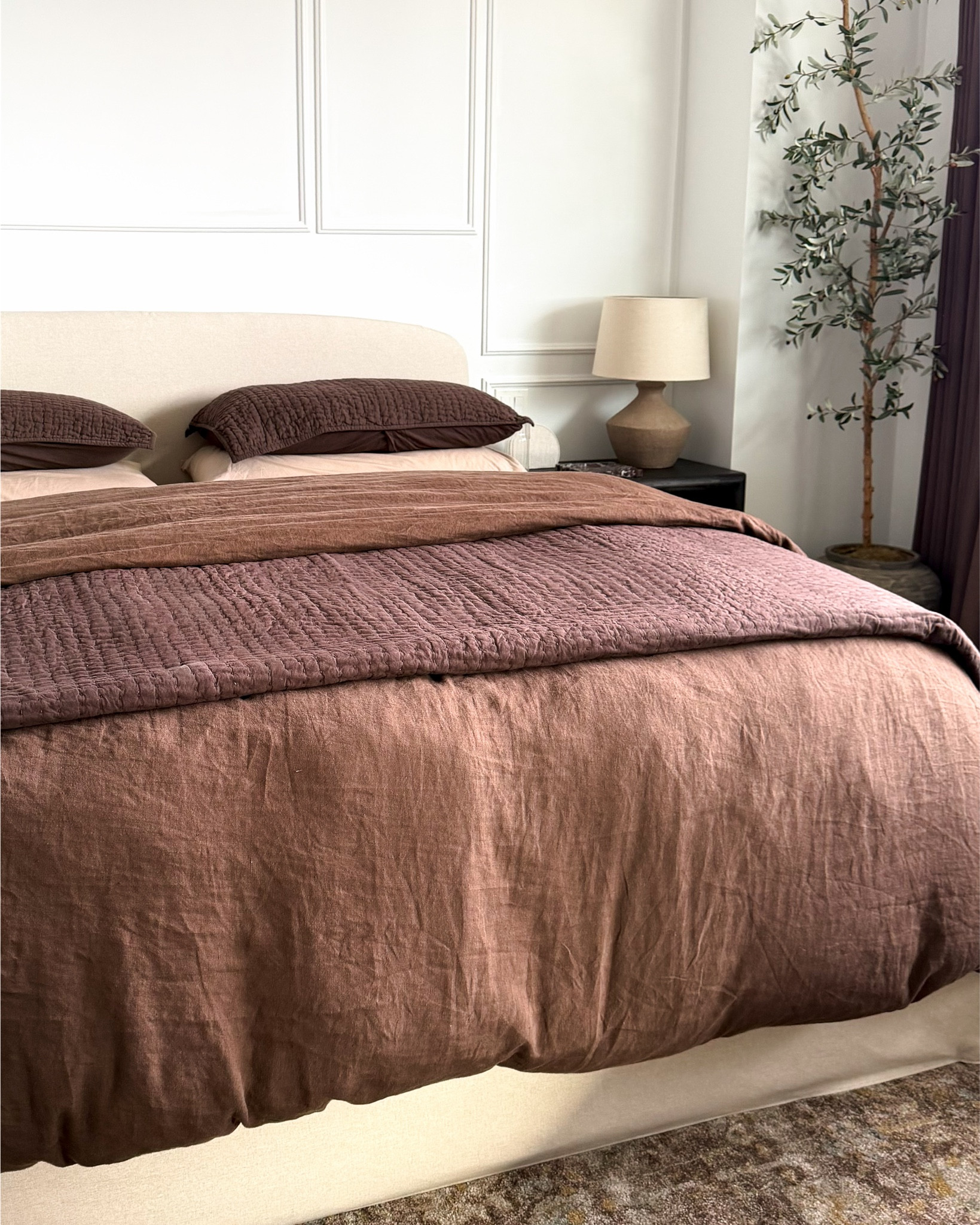 @Quince bedding has an absolute chokehold over me. I couldn’t be more obsessed. The quality is a 20/10, and these colours words cannnnnot explain. You’d never regret it. 
I have the: 
- Organic Brushed Cotton Sheet Set in Toffee 
- European Linen Duvet Cover in Espresso 
- European Linen Cotton Stitch Quilt Set in Espresso
#QuincePartner


#LTKsummer #LTKhome #LTKcanada