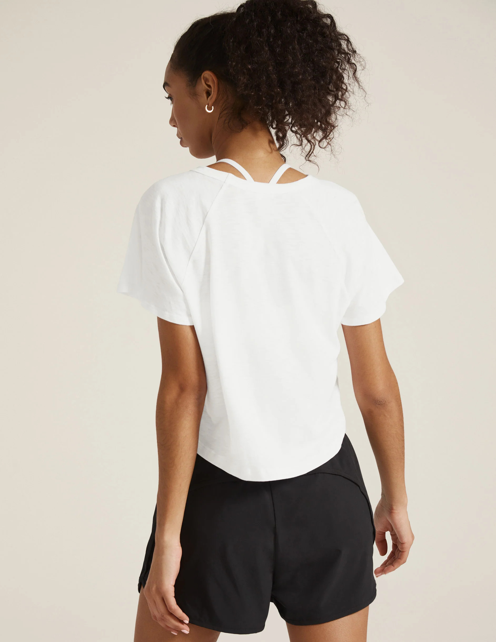Signature High Low Cropped Tee | Beyond Yoga | Beyond Yoga