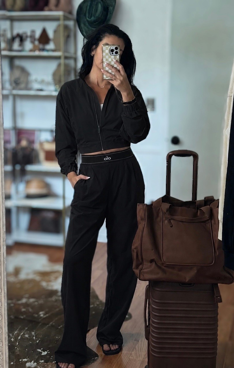 My travel fit. Comfy & elevated