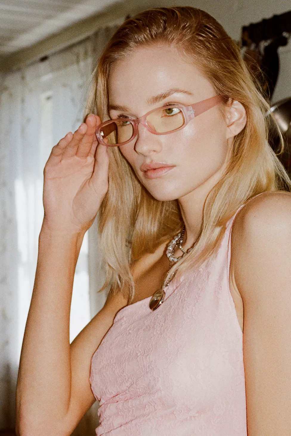 Bella '90s Slim Chunky Frame Blue Light Glasses | Urban Outfitters (US and RoW)