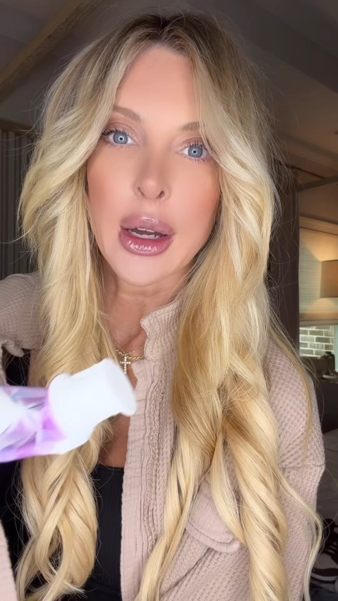 How do you squeeze your toothpaste—top, middle, or total chaos? 🤨
#PackWithMe #LindsieChrisley #RealLifeMoments #DailyDebate #LittleThings
