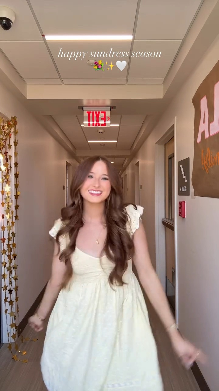 favorite time of year!!💐
-
-
-
-
#sundress #sundressseason #springoutfitideas #fashionideas #loveshackfancy