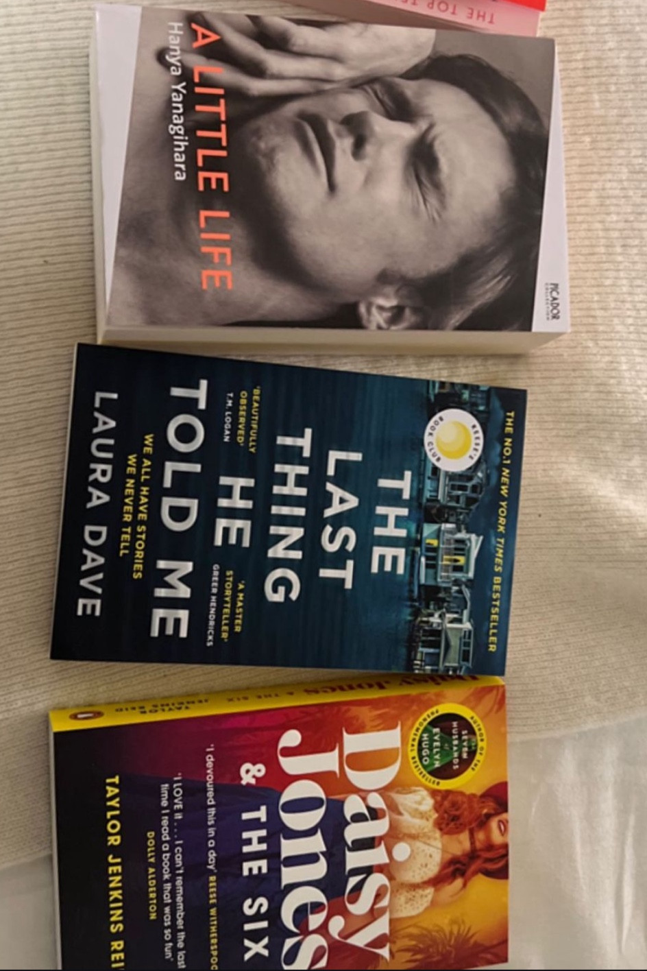 ROZ’S BOOKCLUB 📖: 

A Little Life - Might be the best book I have ever read. I can’t quite explain why but it will stay with you for a long time. Warning: it is long and also covers some very heavy subjects. One for the list of re-reads. 

The Last Thing He Told Me - Smashed this in one day. 8/10

Daisy Jones & The Six - It was an easy read but I prefer her other books! 

#LTKaustralia