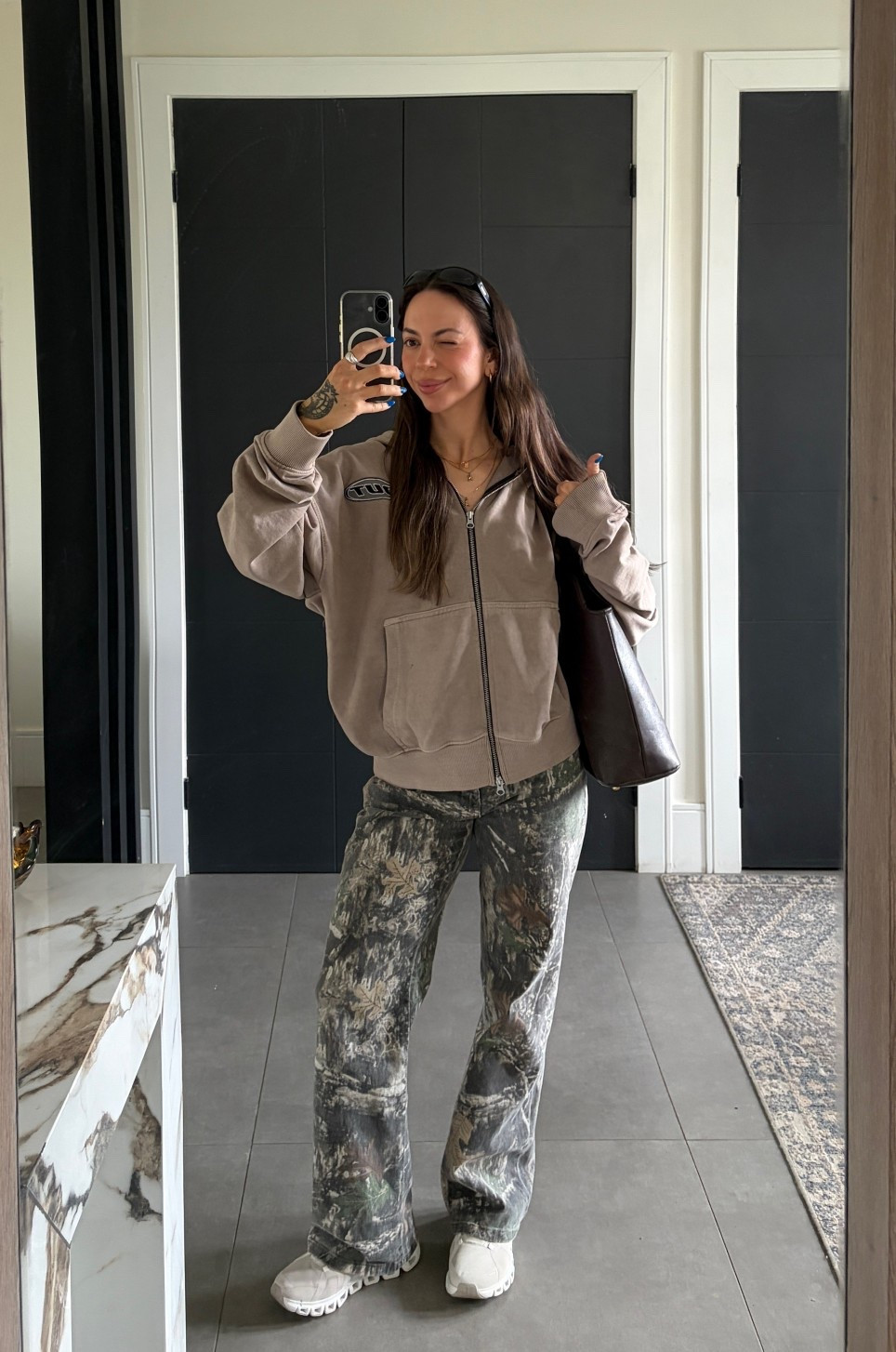 A casual neutral spring outfit 

#LTKstyletip #LTKsummer #LTKjeans