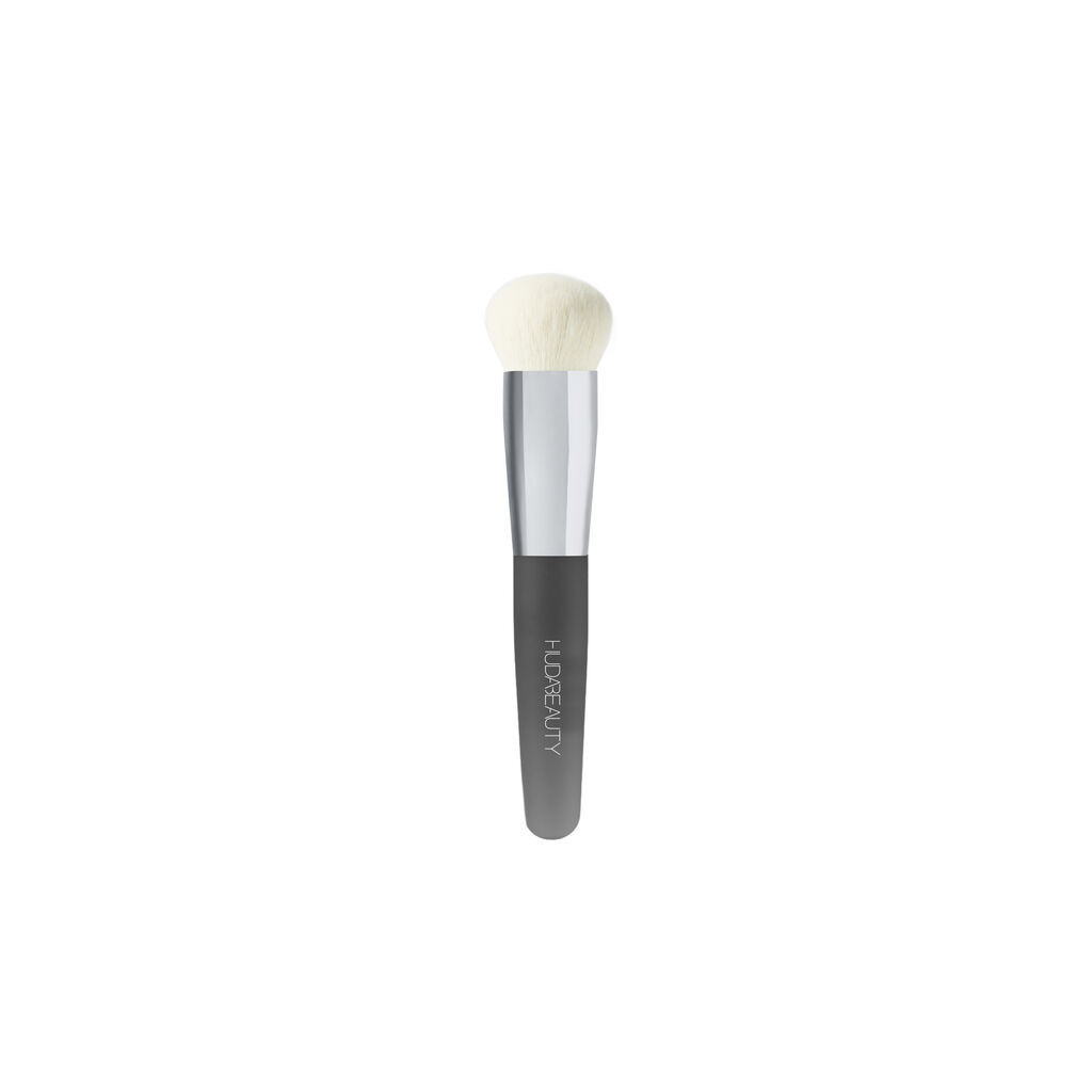 Easy Blur Foundation Brush | HUDA BEAUTY | Huda Beauty US