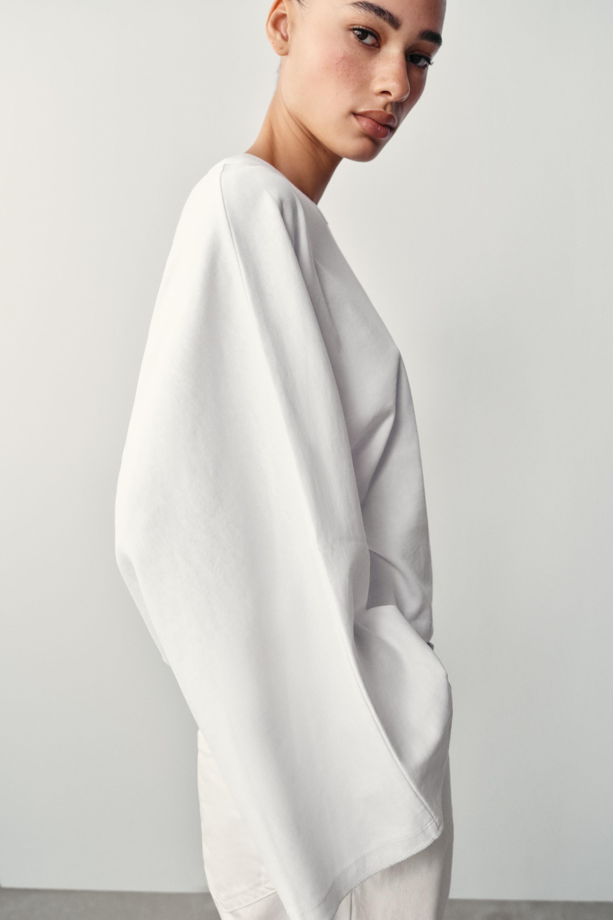 REGULAR FIT - CREW NECK - REGULAR LENGTH - WIDE SLEEVES. T-shirt made with cotton yarn. Features ... | Zara US