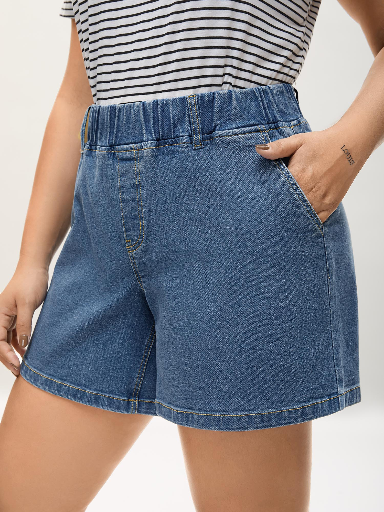 Classic Cut Pull-On Denim Shorts | Bloomchic