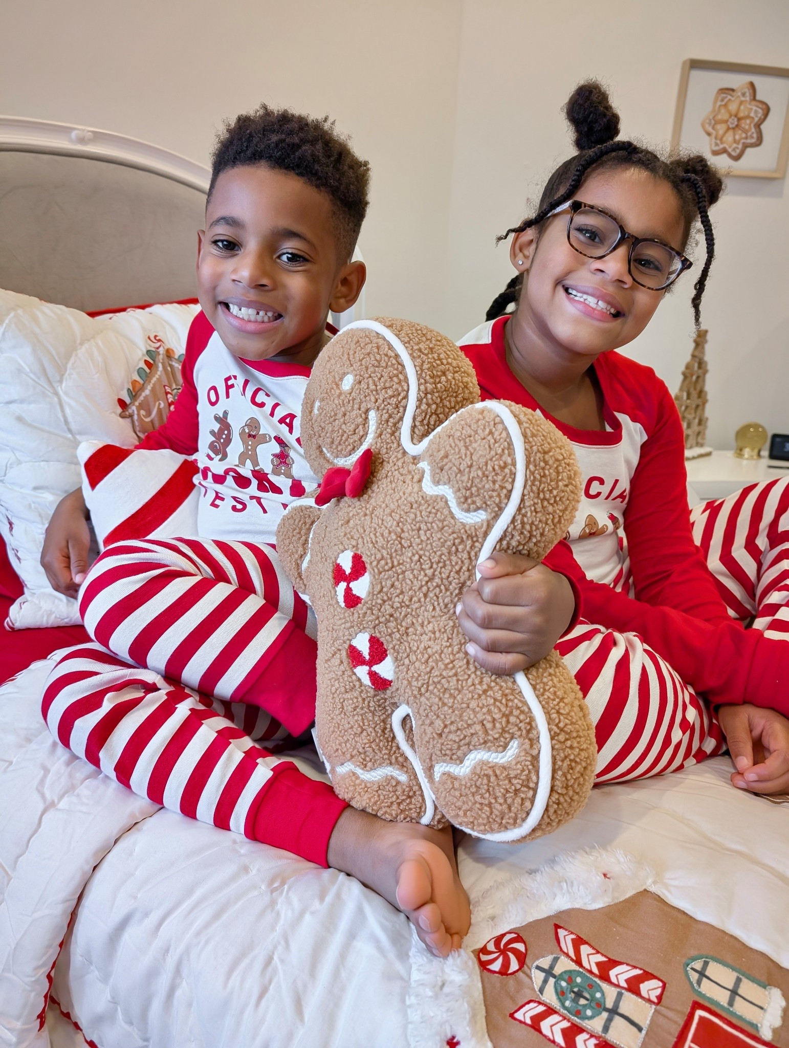 Turn your kids bedroom into a winter wonderland with this gingerbread theme from pottery barn kids 